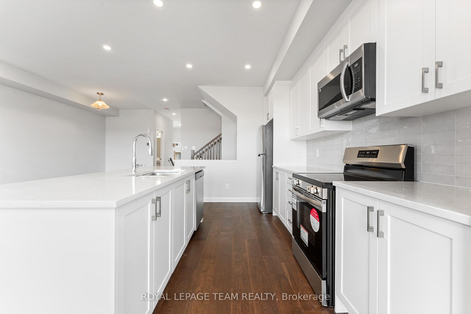 Photo 11 of 142 Invention Boulevard, Ottawa, Kanata - Morgan's Grant/South March — HOMEH