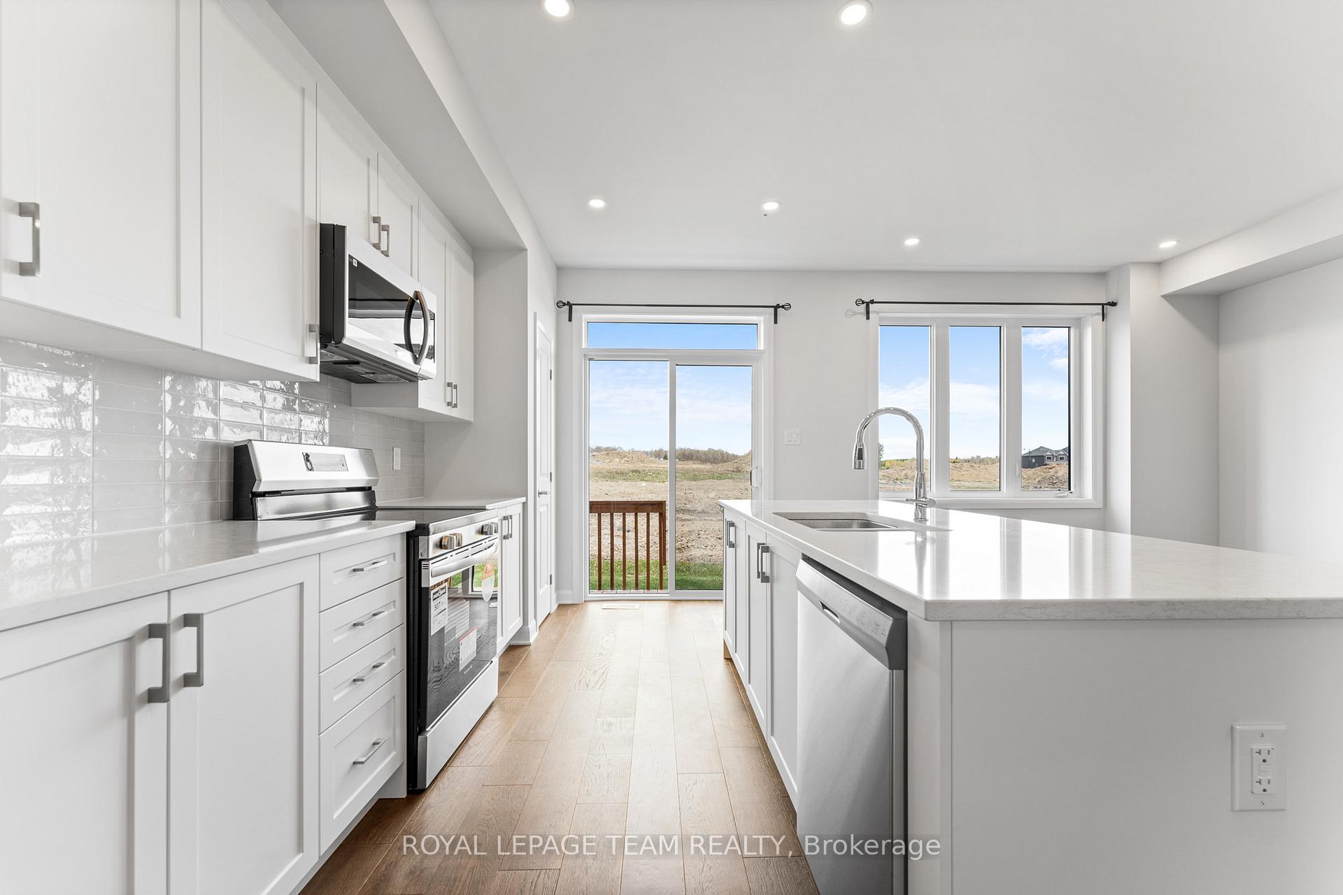 Photo 12 of 142 Invention Boulevard, Ottawa, Kanata - Morgan's Grant/South March — HOMEH