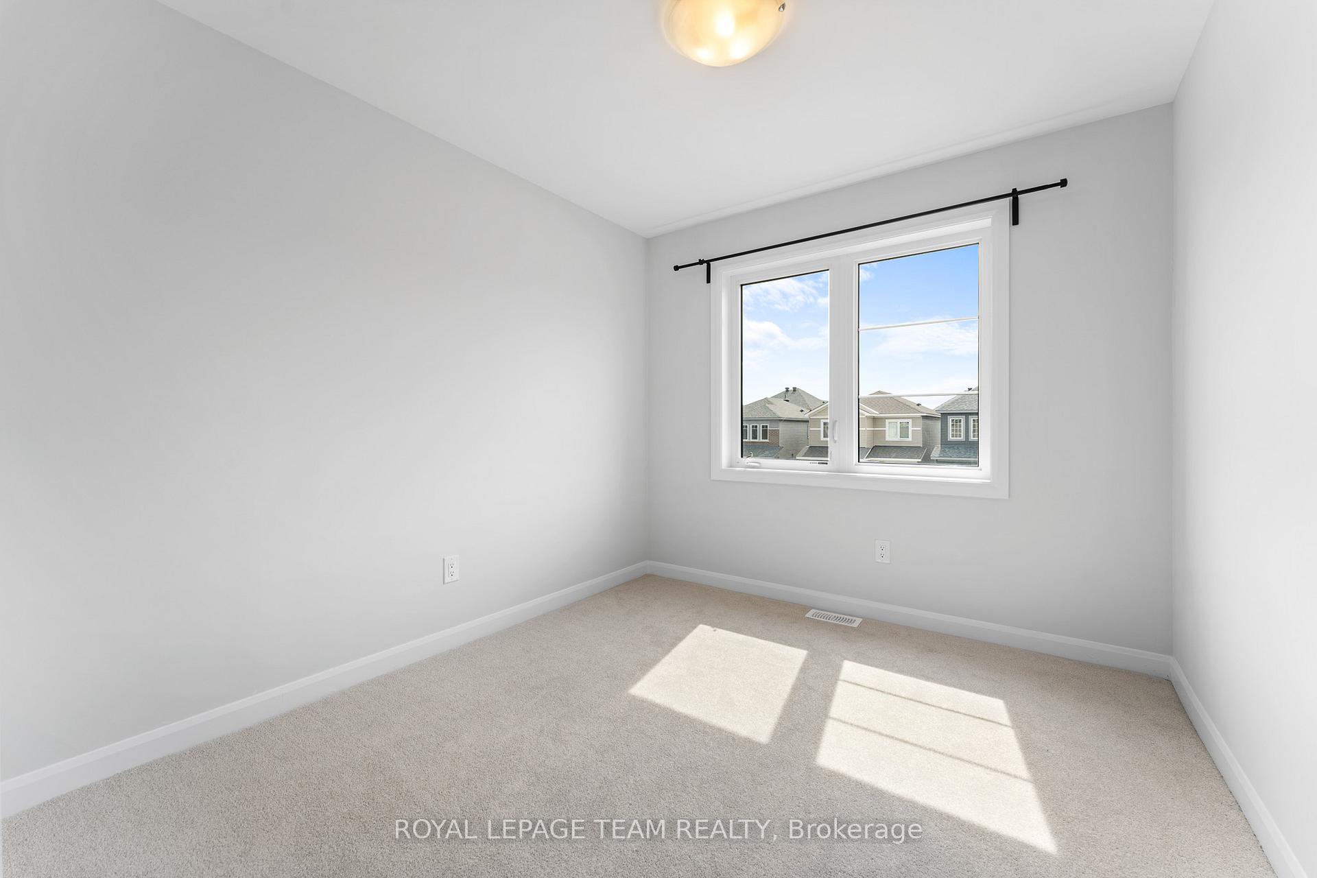 Photo 18 of 142 Invention Boulevard, Ottawa, Kanata - Morgan's Grant/South March — HOMEH