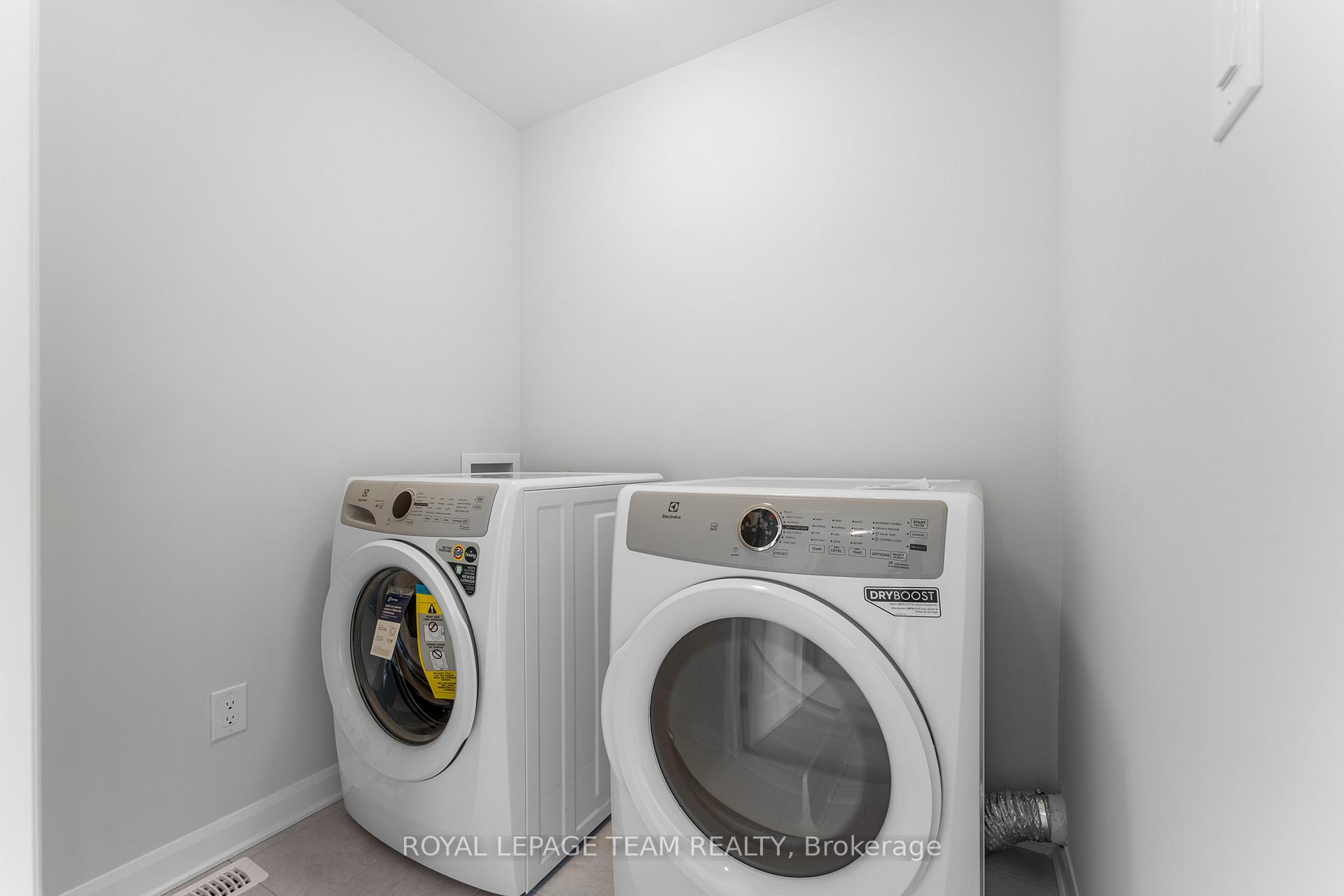 Photo 21 of 142 Invention Boulevard, Ottawa, Kanata - Morgan's Grant/South March — HOMEH