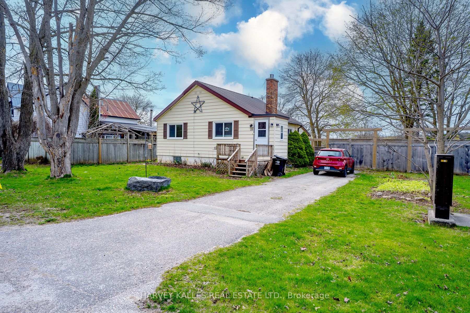 Photo 3 of 19 Wellington Street, Clearview, Creemore — HOMEH