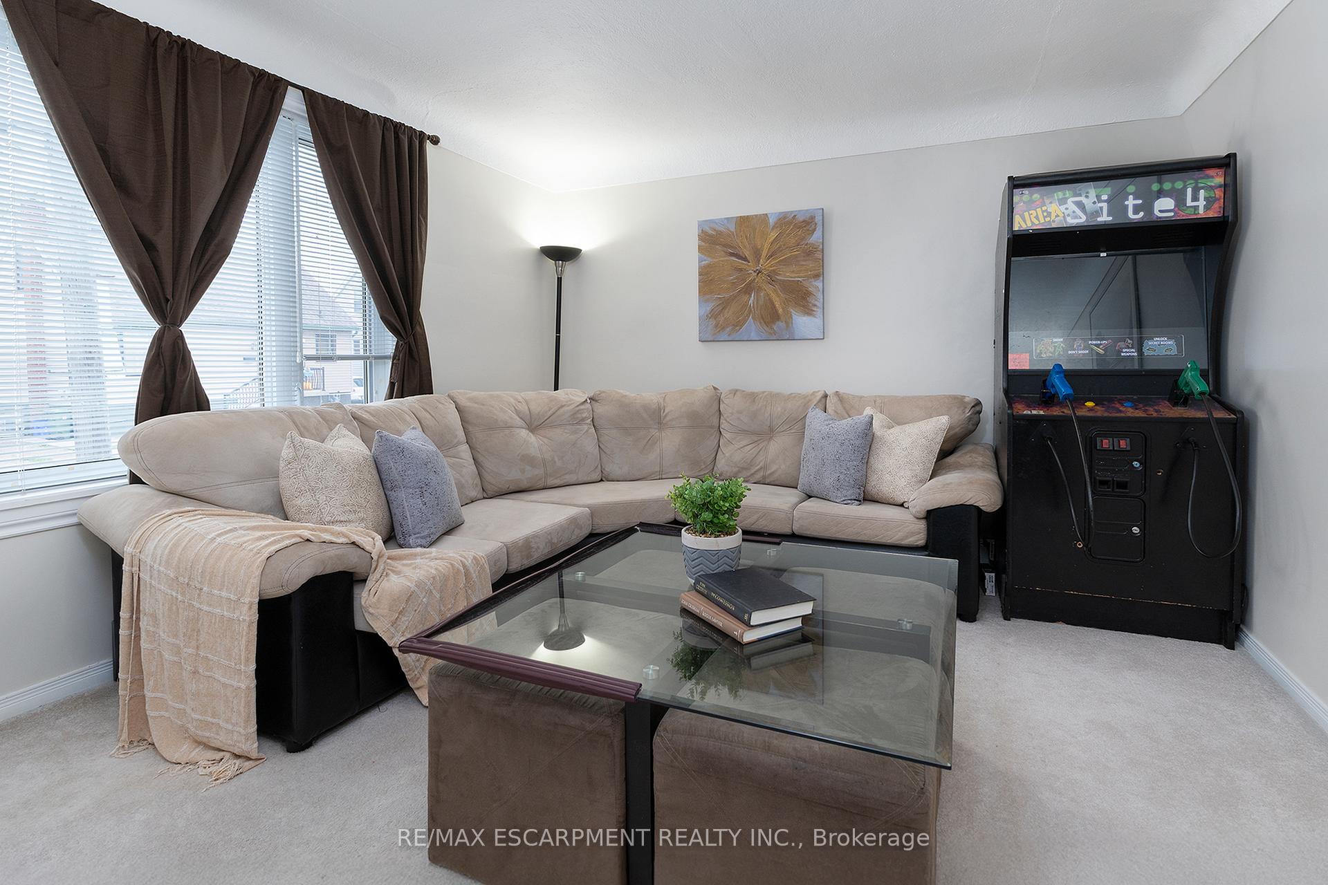 Photo 17 of 45 East 11TH Street, Hamilton, Inch Park — HOMEH