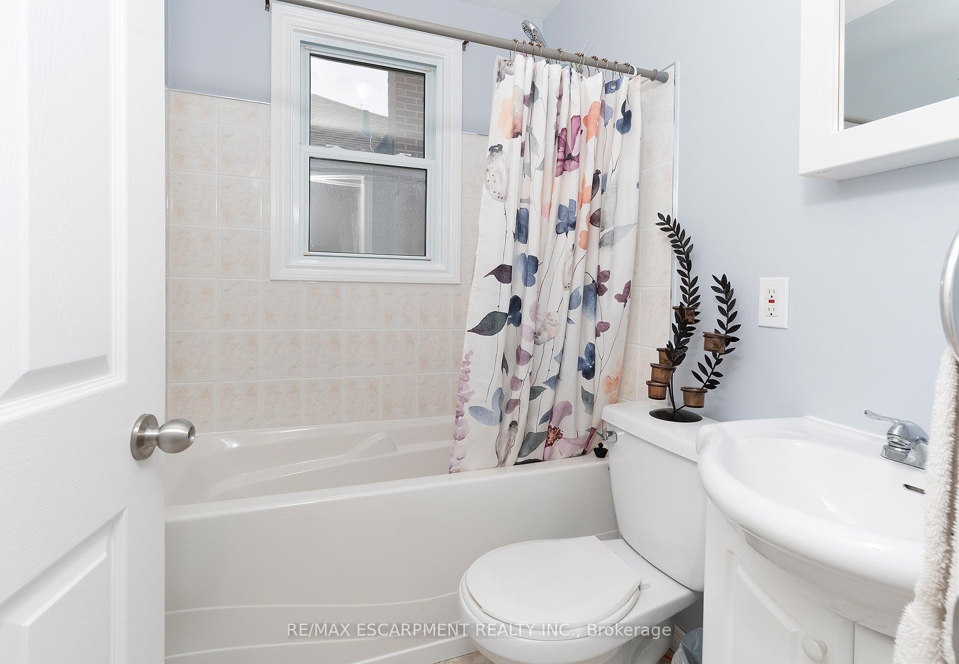 Photo 20 of 45 East 11TH Street, Hamilton, Inch Park — HOMEH