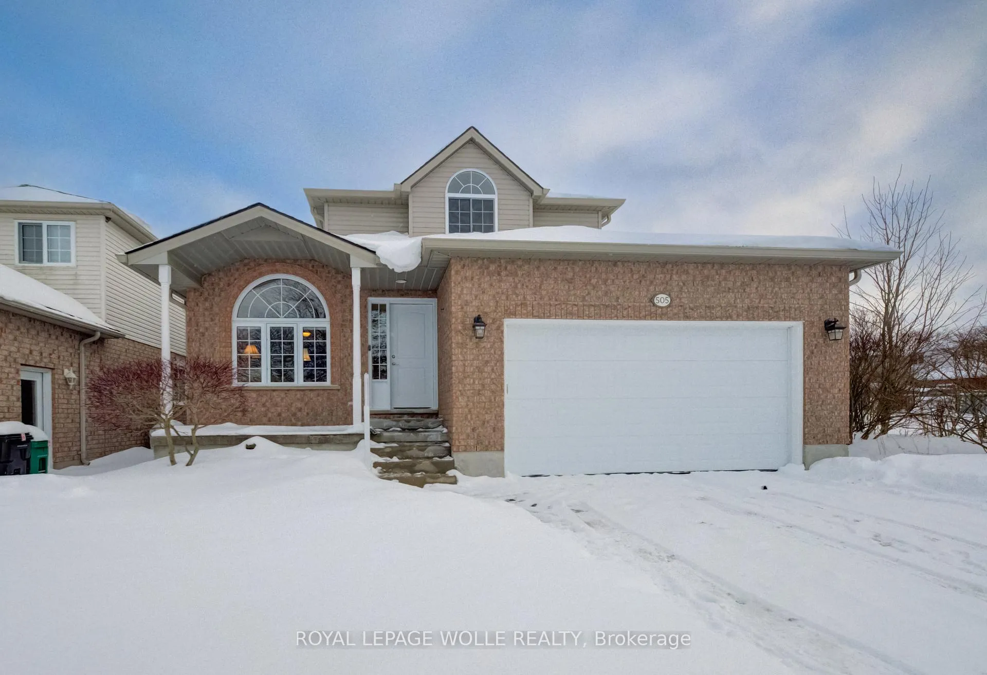 Photo 2 of 505 Sandbanks Crescent, Waterloo — HOMEH