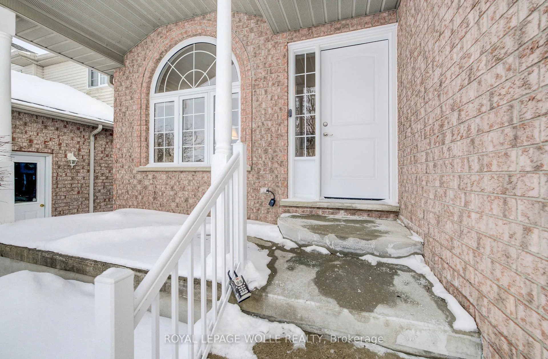 Photo 4 of 505 Sandbanks Crescent, Waterloo — HOMEH