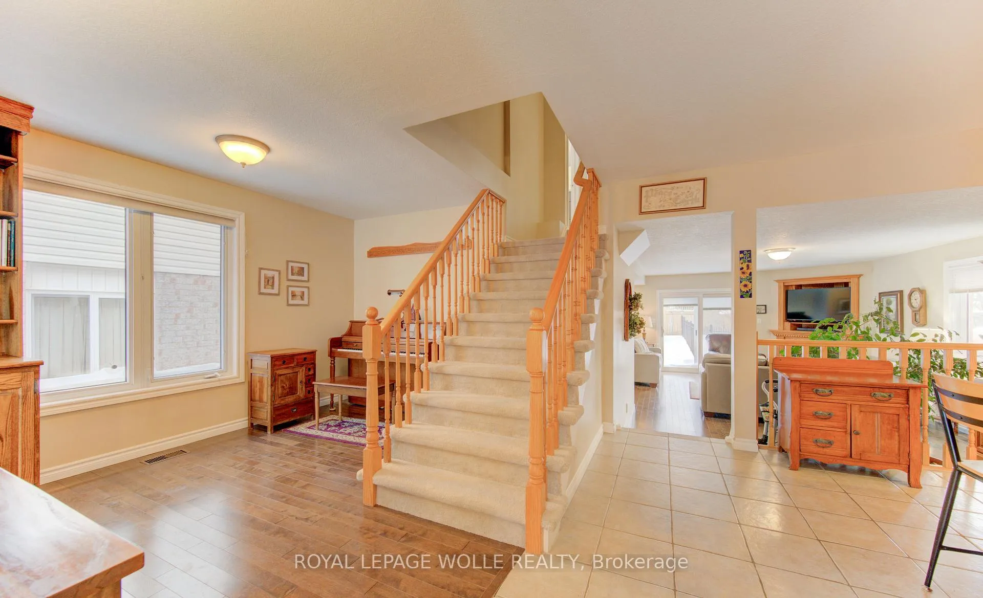 Photo 9 of 505 Sandbanks Crescent, Waterloo — HOMEH