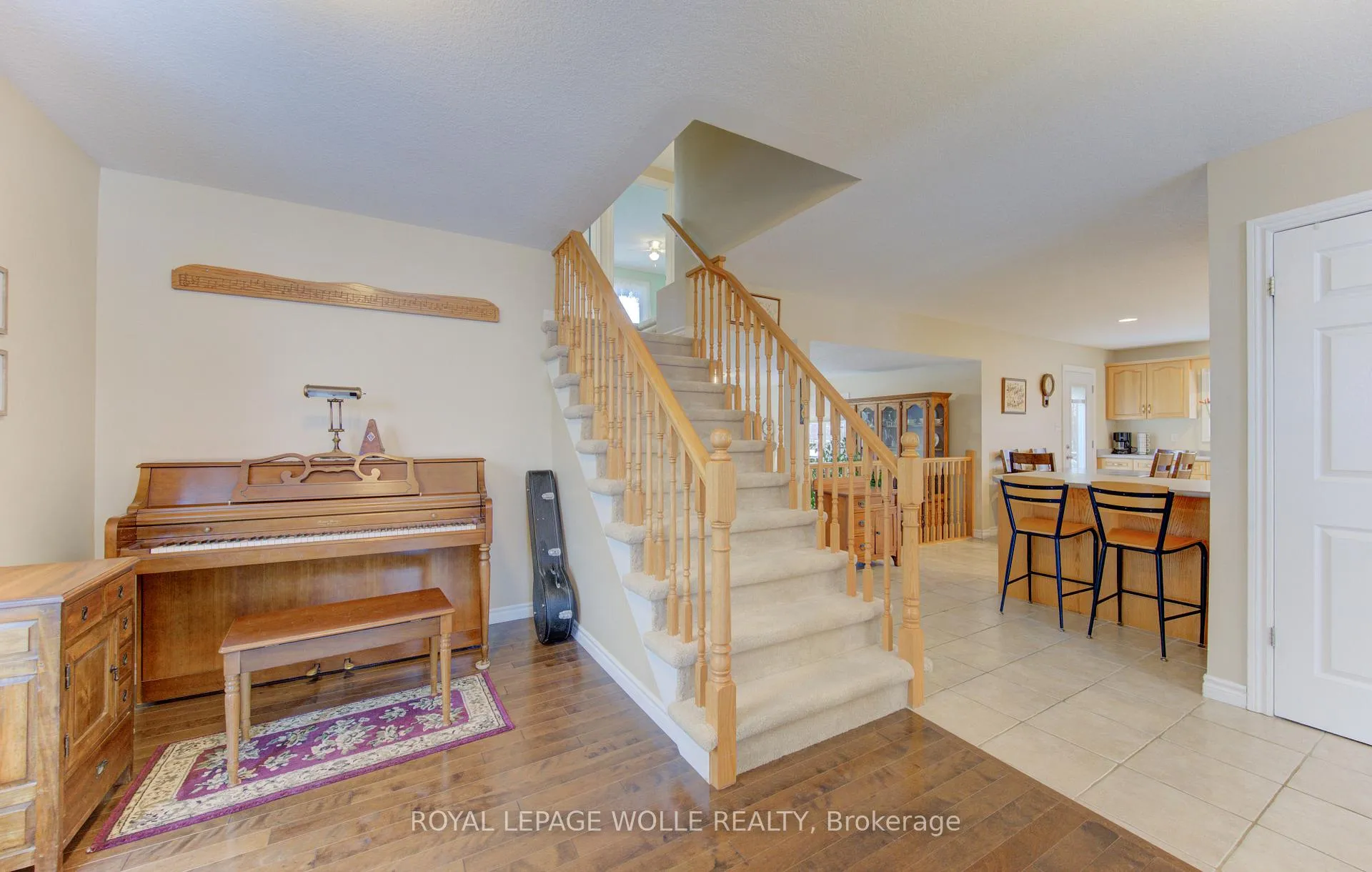 Photo 10 of 505 Sandbanks Crescent, Waterloo — HOMEH