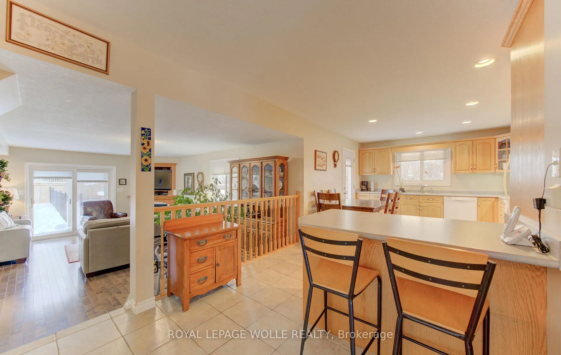 Photo 11 of 505 Sandbanks Crescent, Waterloo — HOMEH