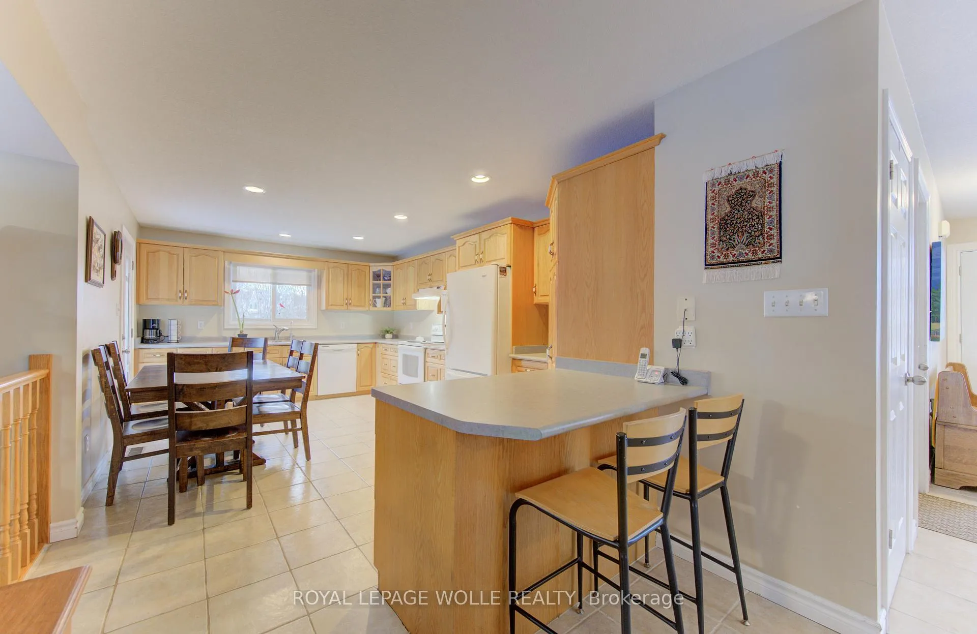 Photo 13 of 505 Sandbanks Crescent, Waterloo — HOMEH