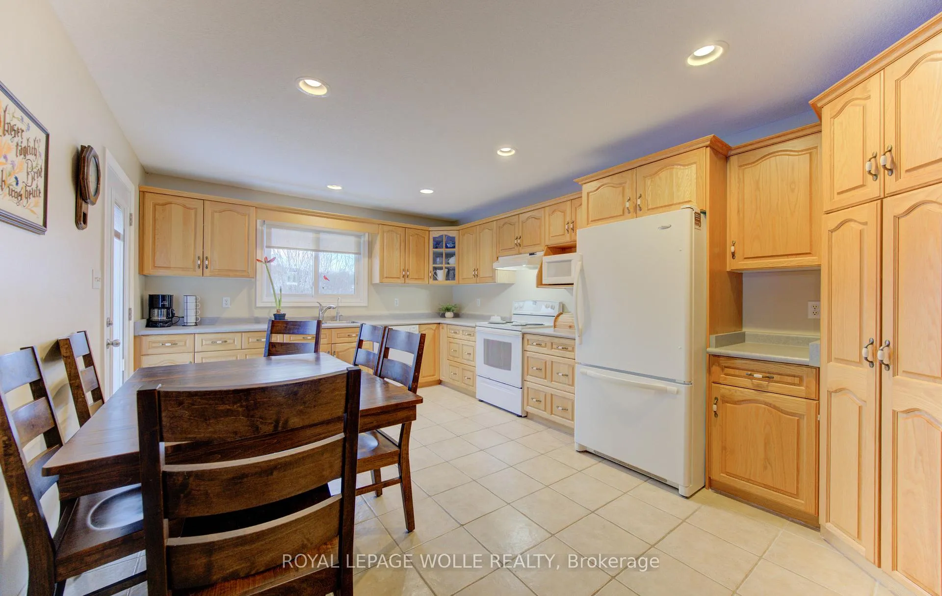 Photo 14 of 505 Sandbanks Crescent, Waterloo — HOMEH