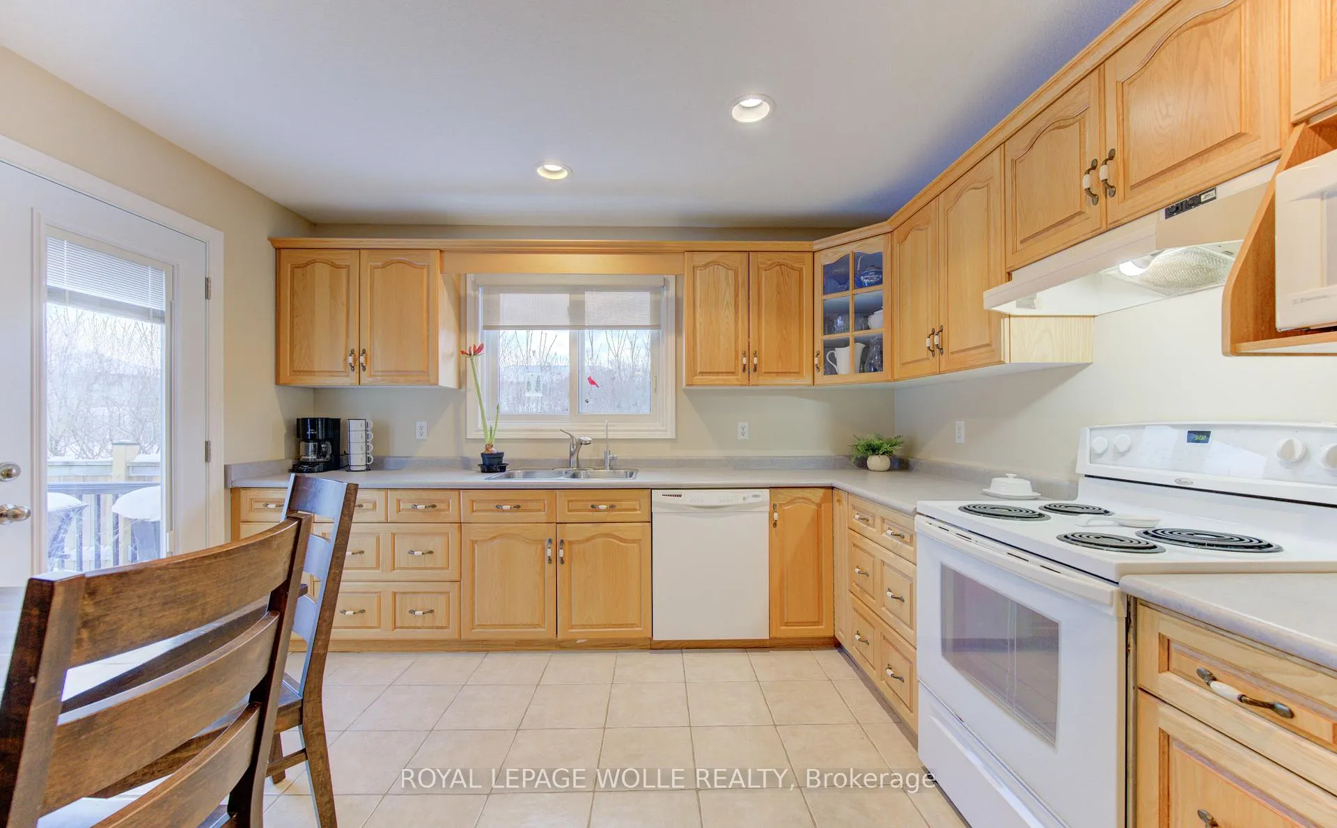 Photo 15 of 505 Sandbanks Crescent, Waterloo — HOMEH