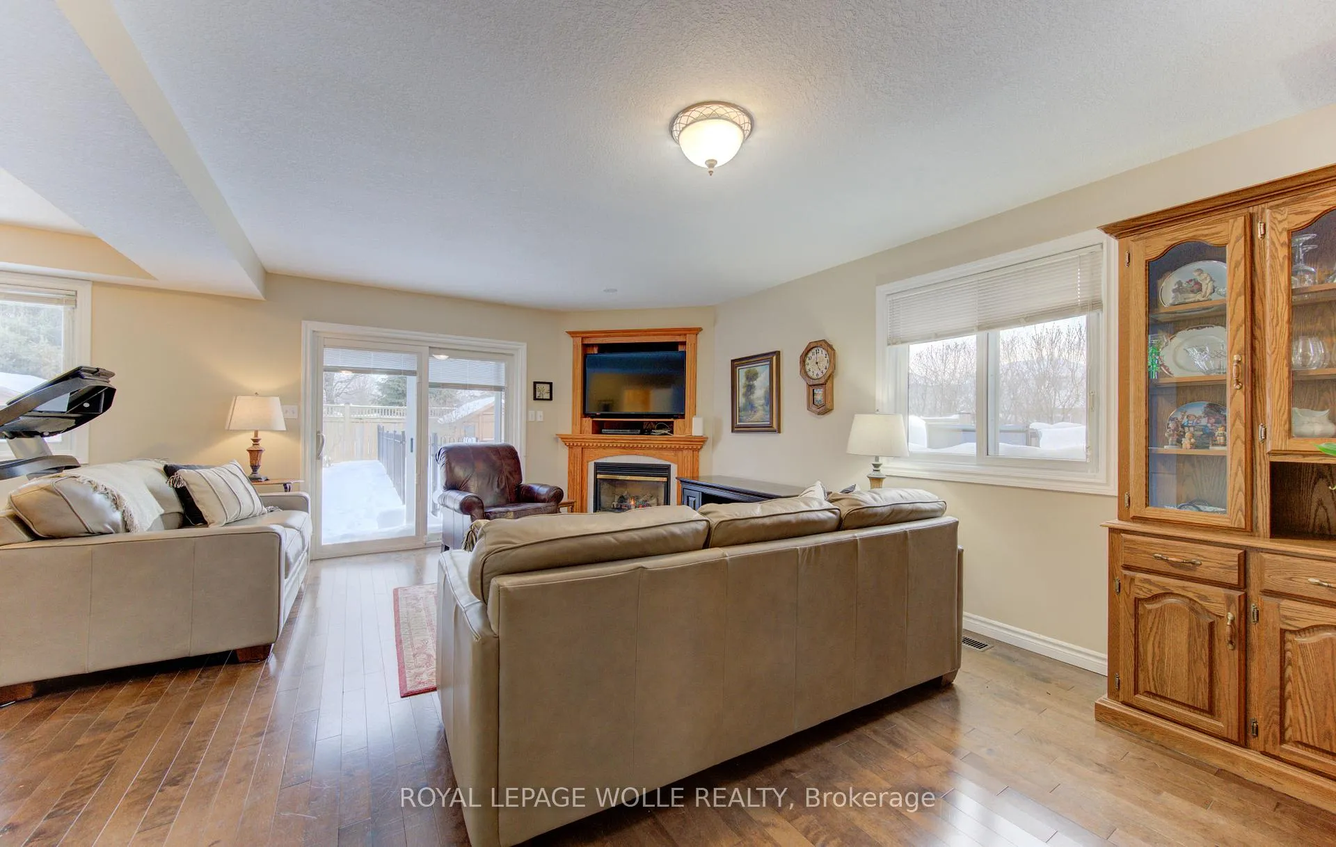 Photo 21 of 505 Sandbanks Crescent, Waterloo — HOMEH