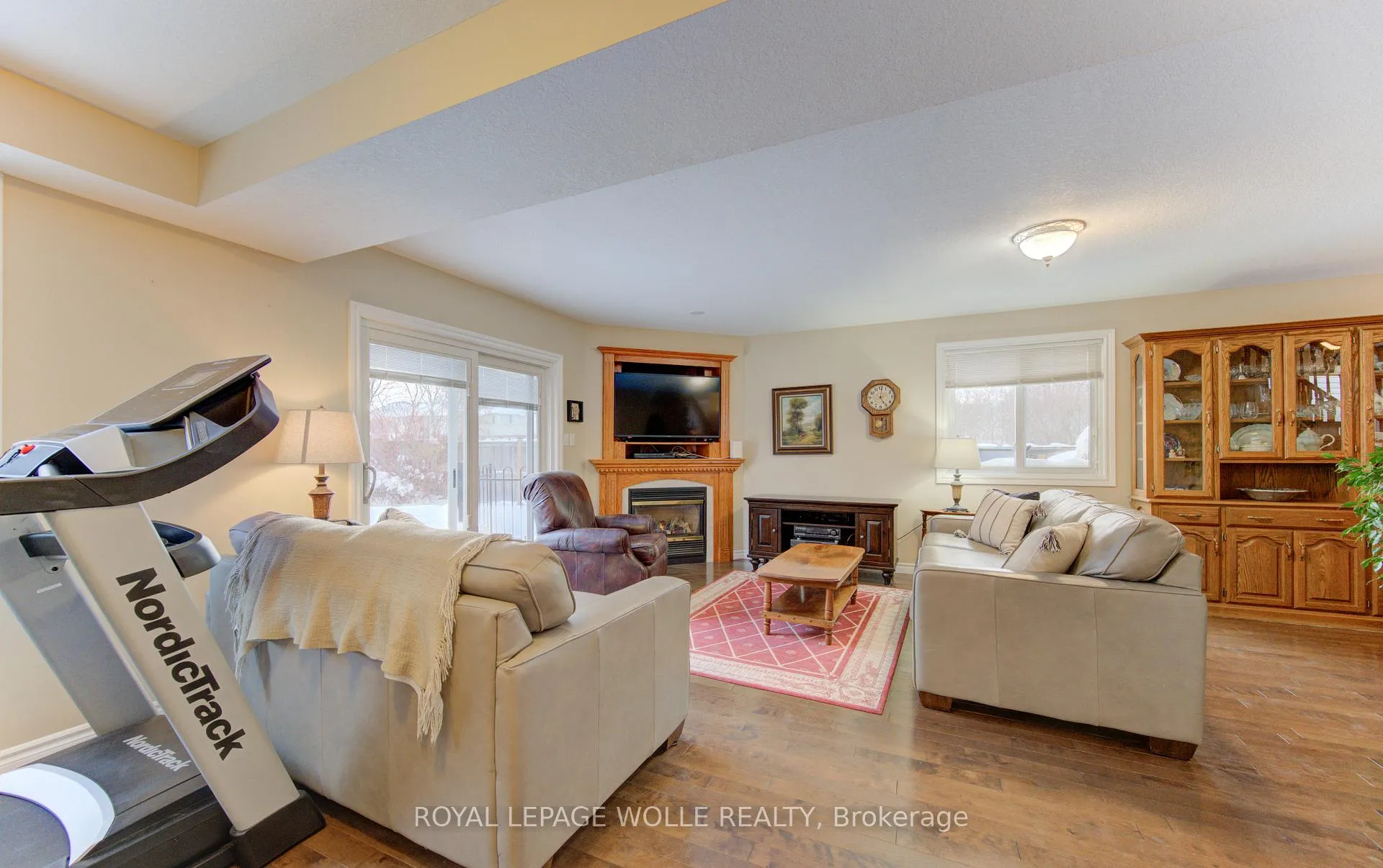 Photo 22 of 505 Sandbanks Crescent, Waterloo — HOMEH