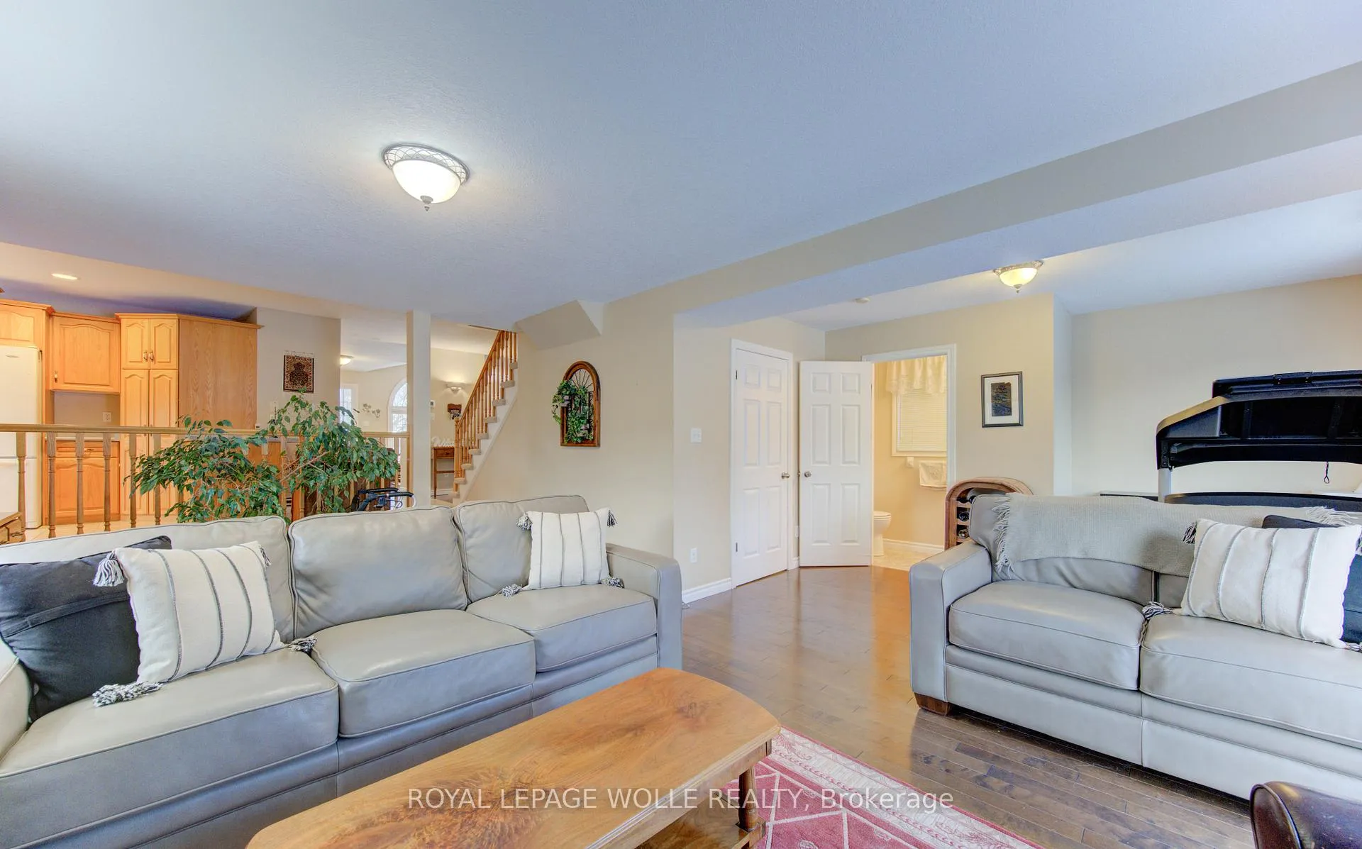 Photo 23 of 505 Sandbanks Crescent, Waterloo — HOMEH
