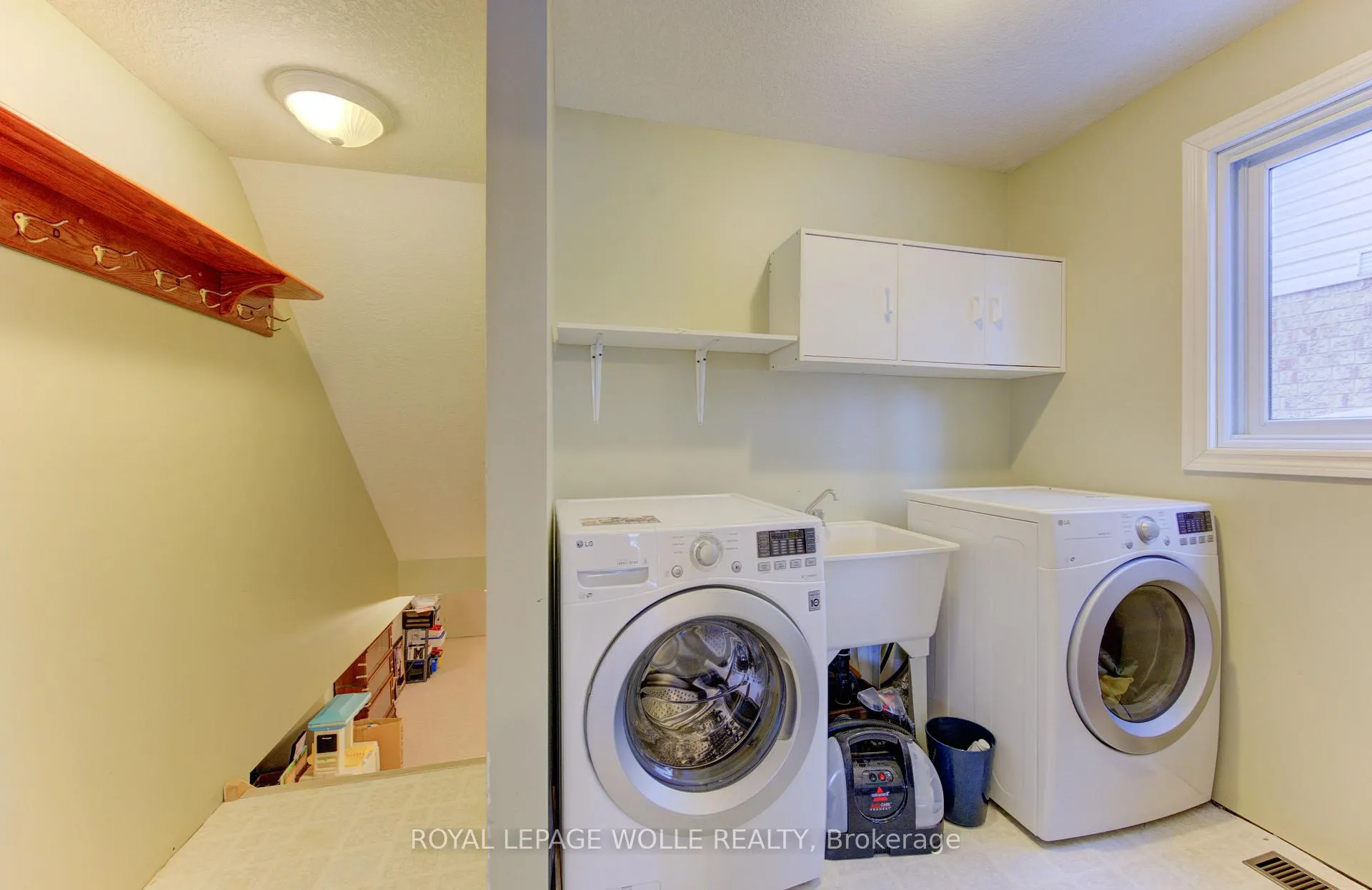 Photo 24 of 505 Sandbanks Crescent, Waterloo — HOMEH