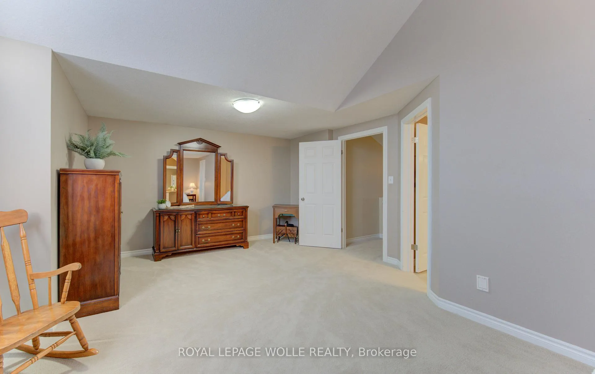 Photo 29 of 505 Sandbanks Crescent, Waterloo — HOMEH