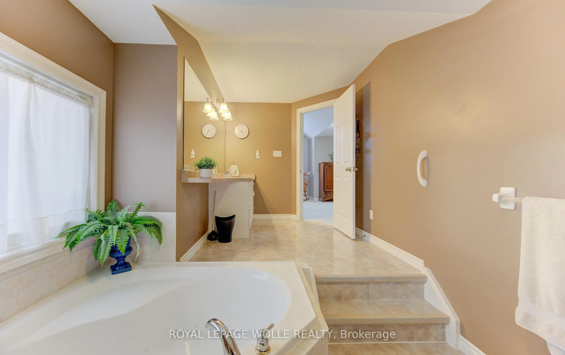 Photo 32 of 505 Sandbanks Crescent, Waterloo — HOMEH