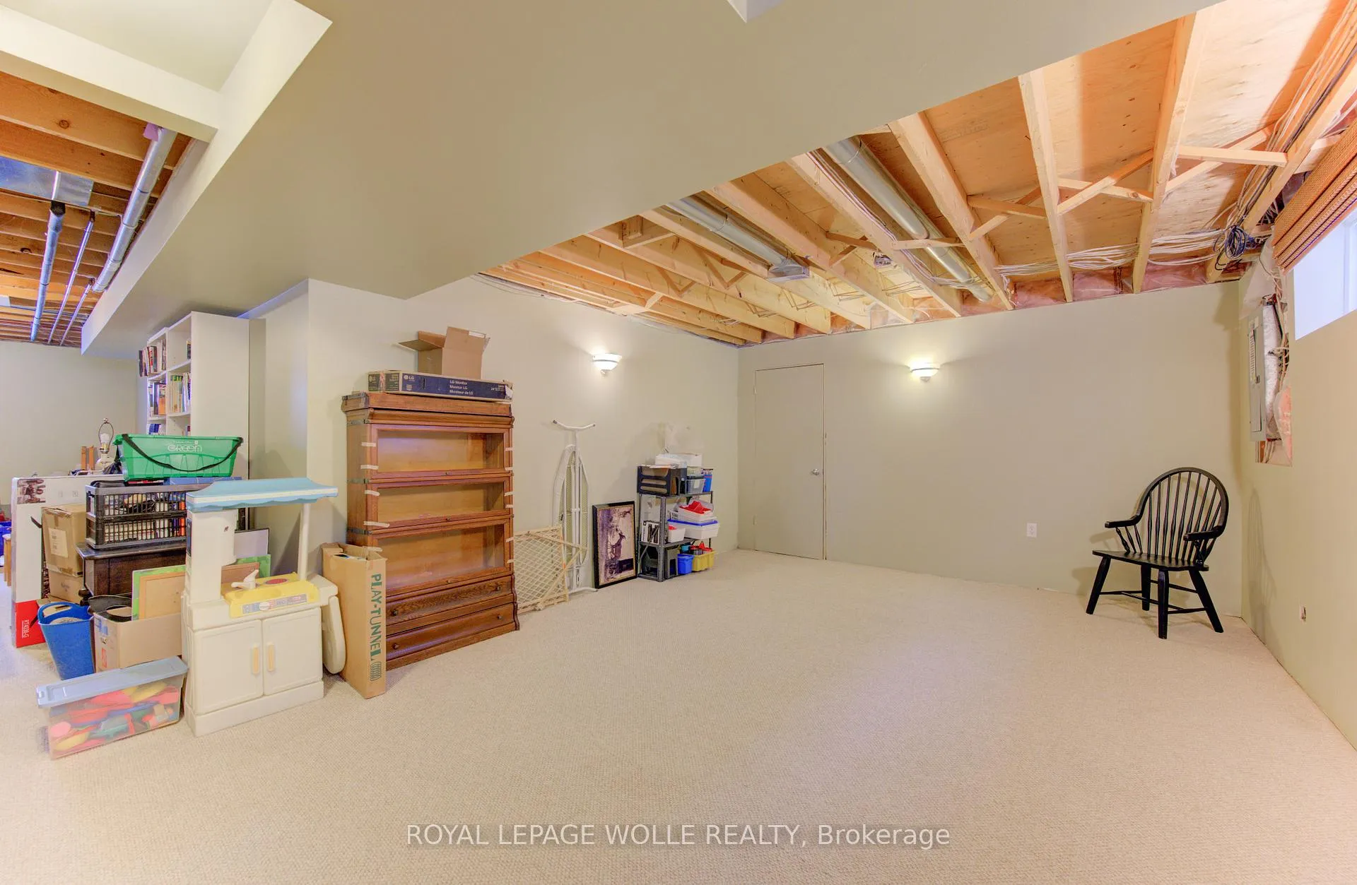 Photo 38 of 505 Sandbanks Crescent, Waterloo — HOMEH