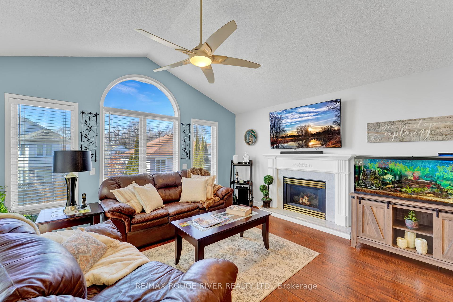 Photo 10 of 452 Fleetwood Drive, Oshawa, Eastdale — HOMEH