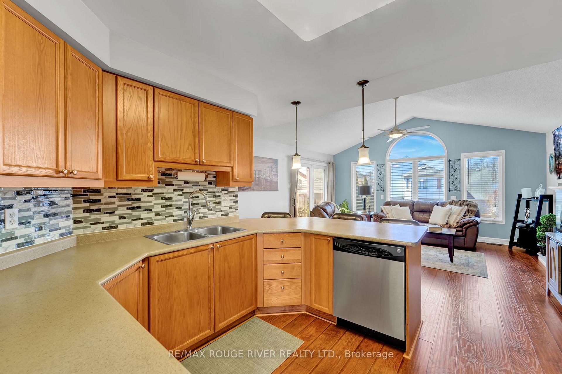 Photo 16 of 452 Fleetwood Drive, Oshawa, Eastdale — HOMEH