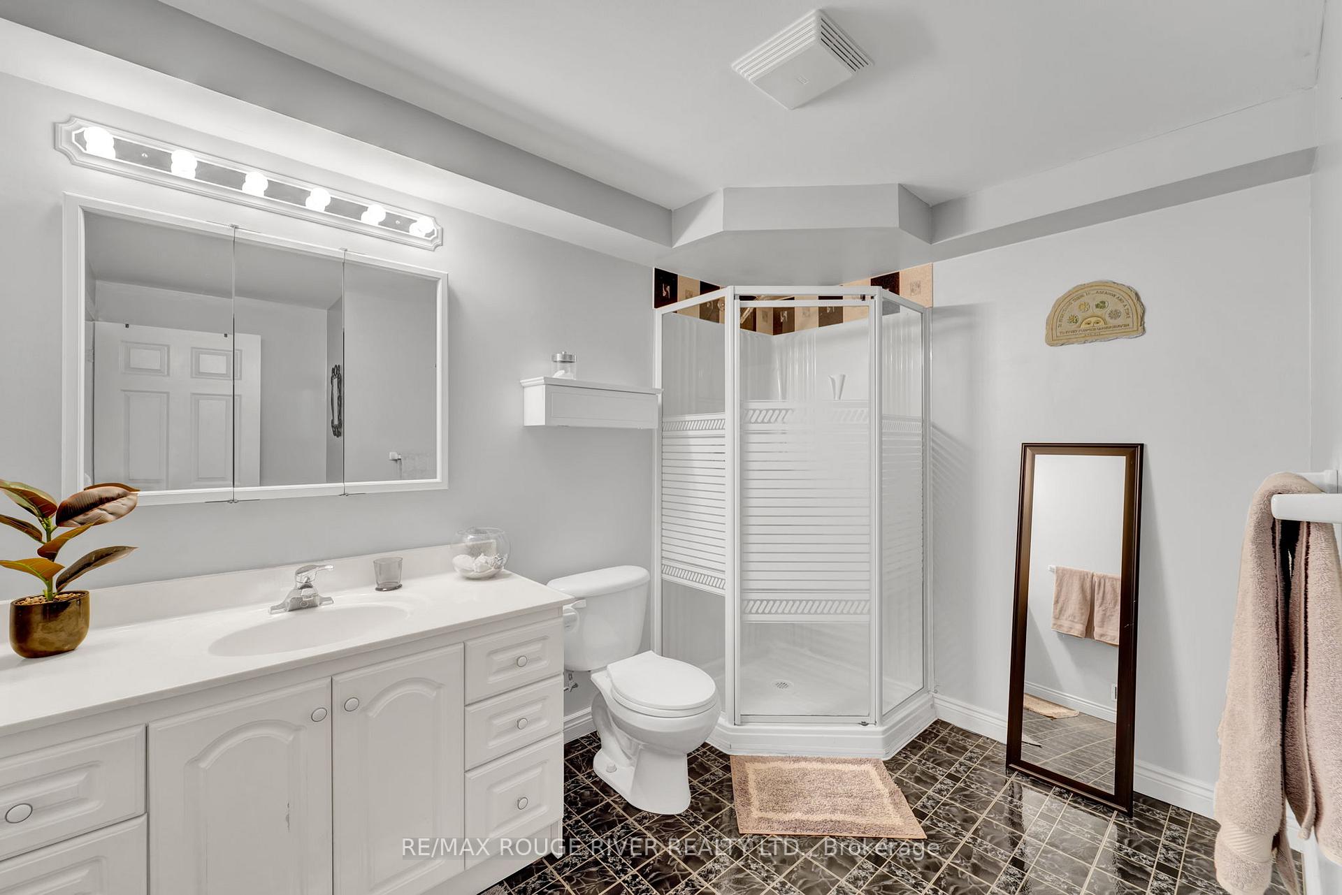 Photo 18 of 452 Fleetwood Drive, Oshawa, Eastdale — HOMEH