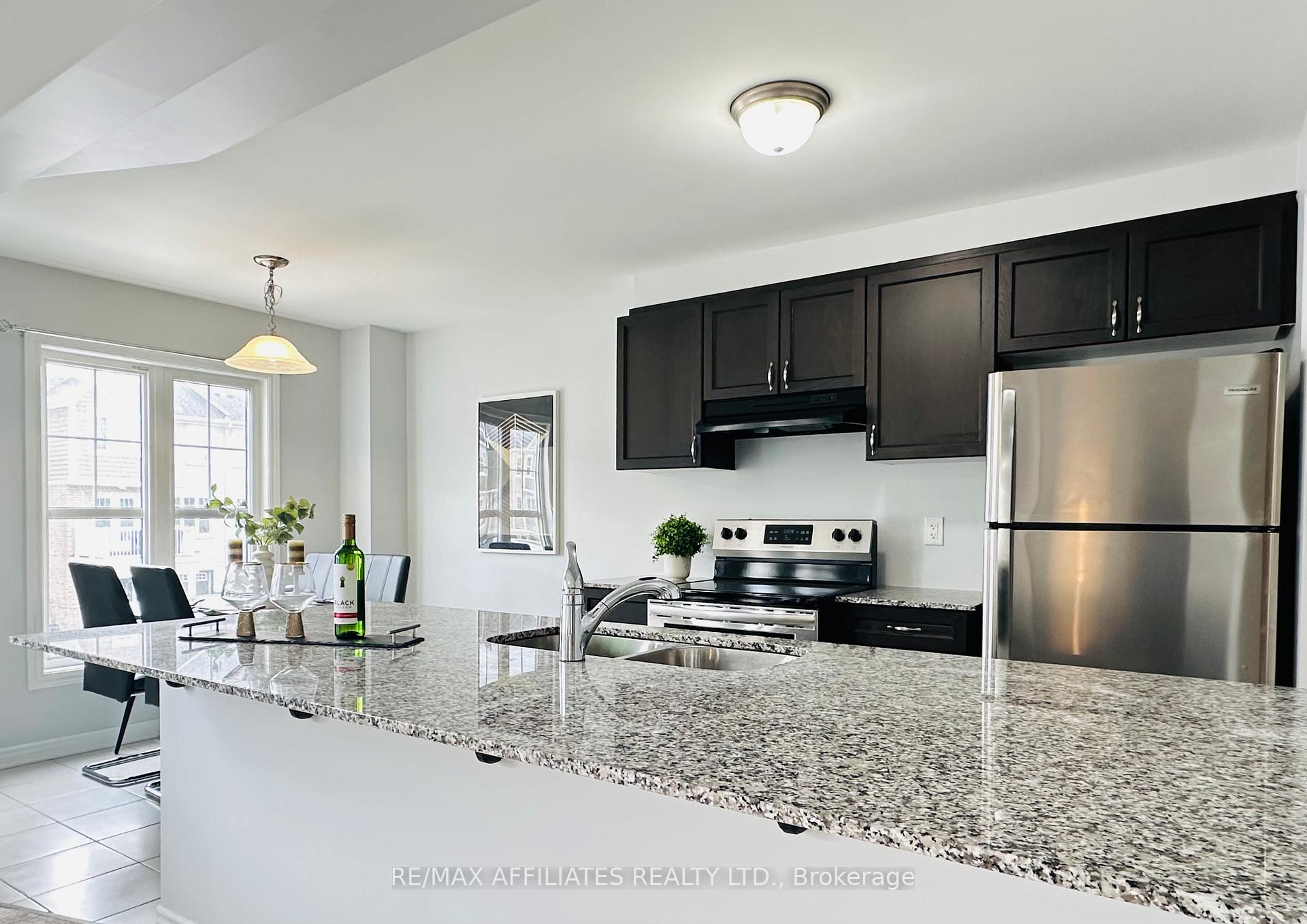 Photo 8 of 20 Squashberry Lane, Ottawa, Kanata - Emerald Meadows/Trailwest — HOMEH