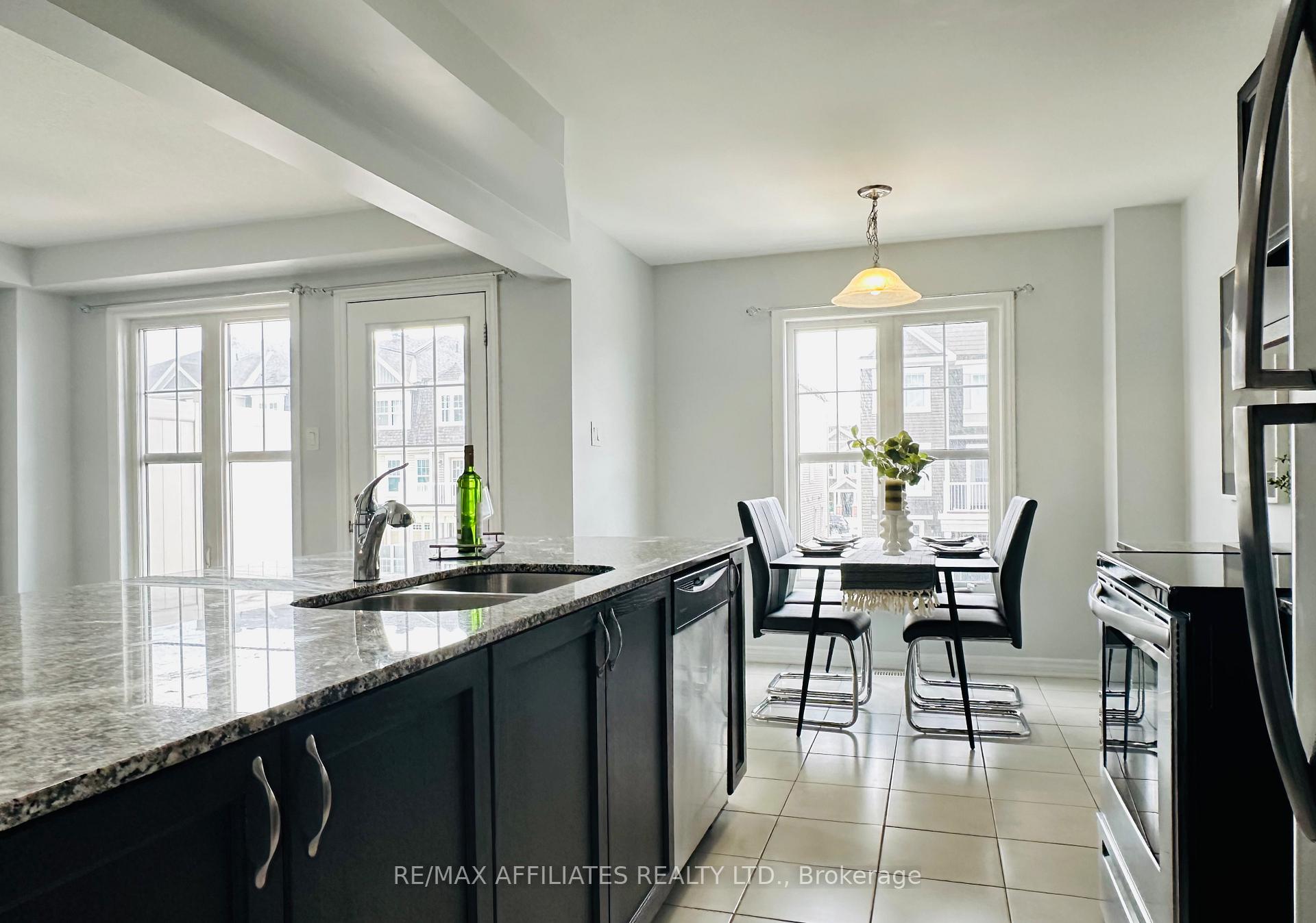 Photo 10 of 20 Squashberry Lane, Ottawa, Kanata - Emerald Meadows/Trailwest — HOMEH