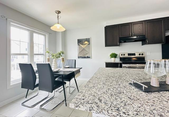 Photo 11 of 20 Squashberry Lane, Ottawa, Kanata - Emerald Meadows/Trailwest — HOMEH