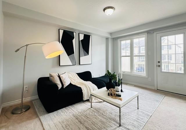 Photo 12 of 20 Squashberry Lane, Ottawa, Kanata - Emerald Meadows/Trailwest — HOMEH