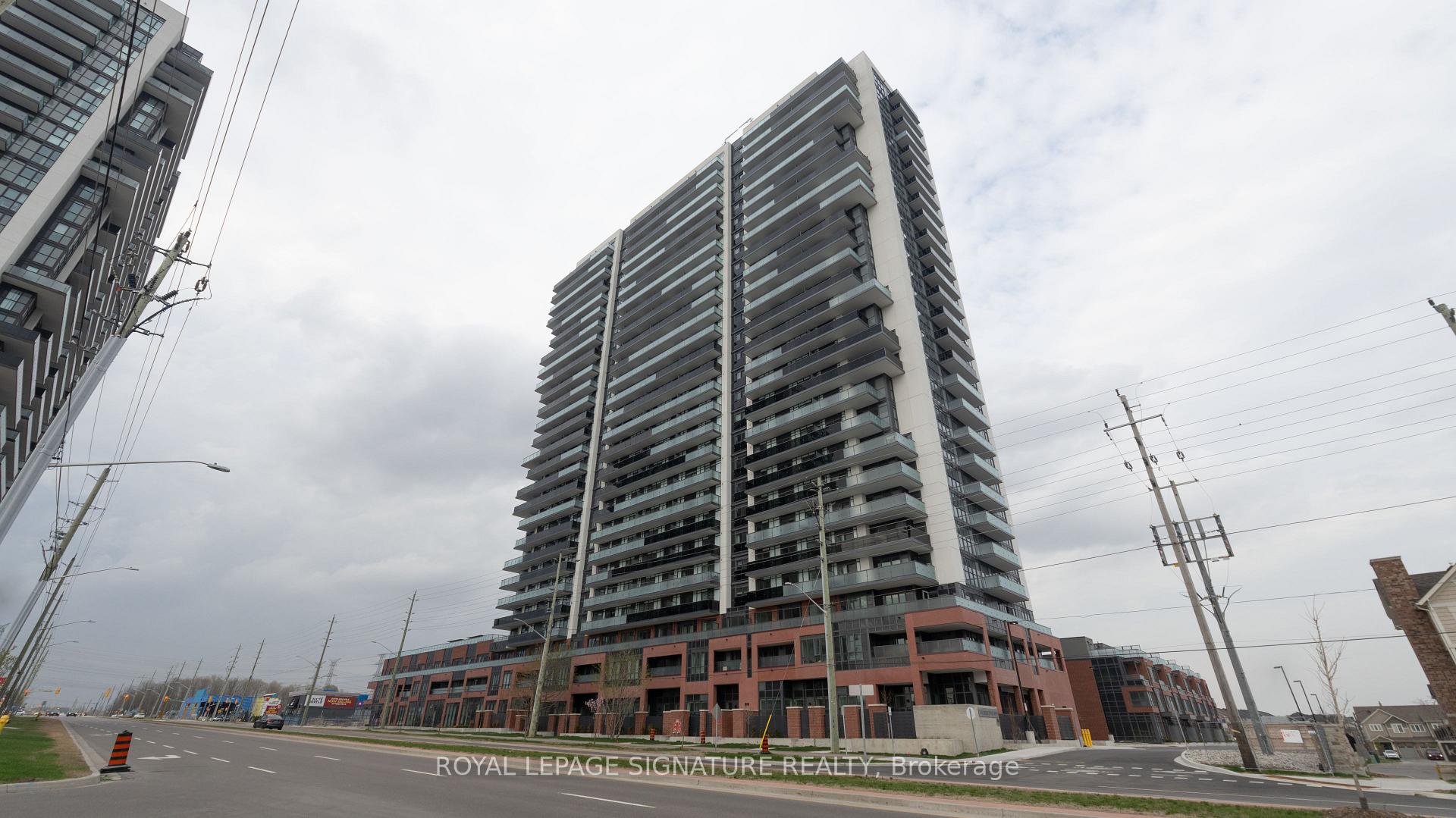 Front of Unit 811, 2545 Simcoe Street N