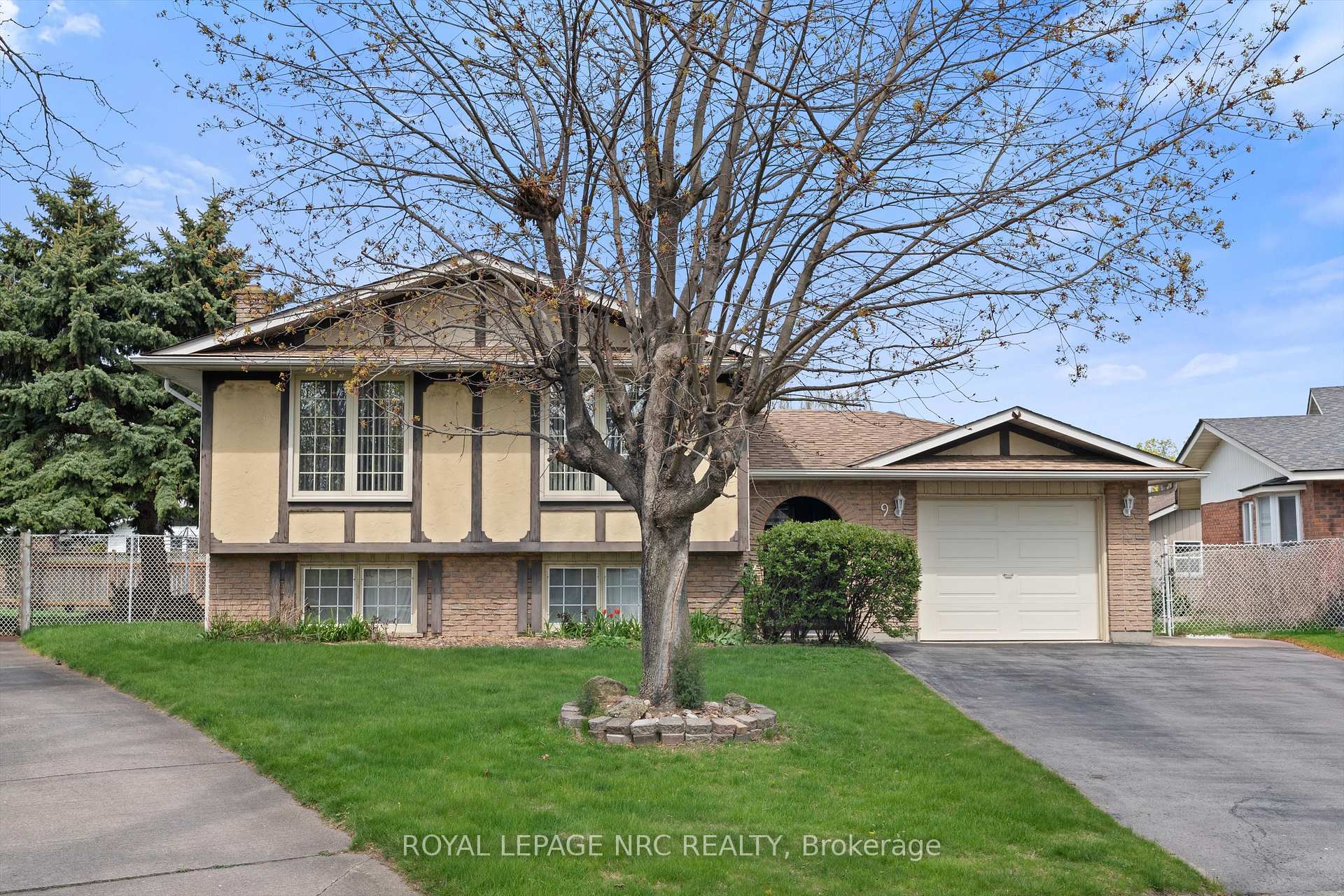 Photo 1 of 9 Pebble Beach Court, St. Catharines, Lakeshore — HOMEH