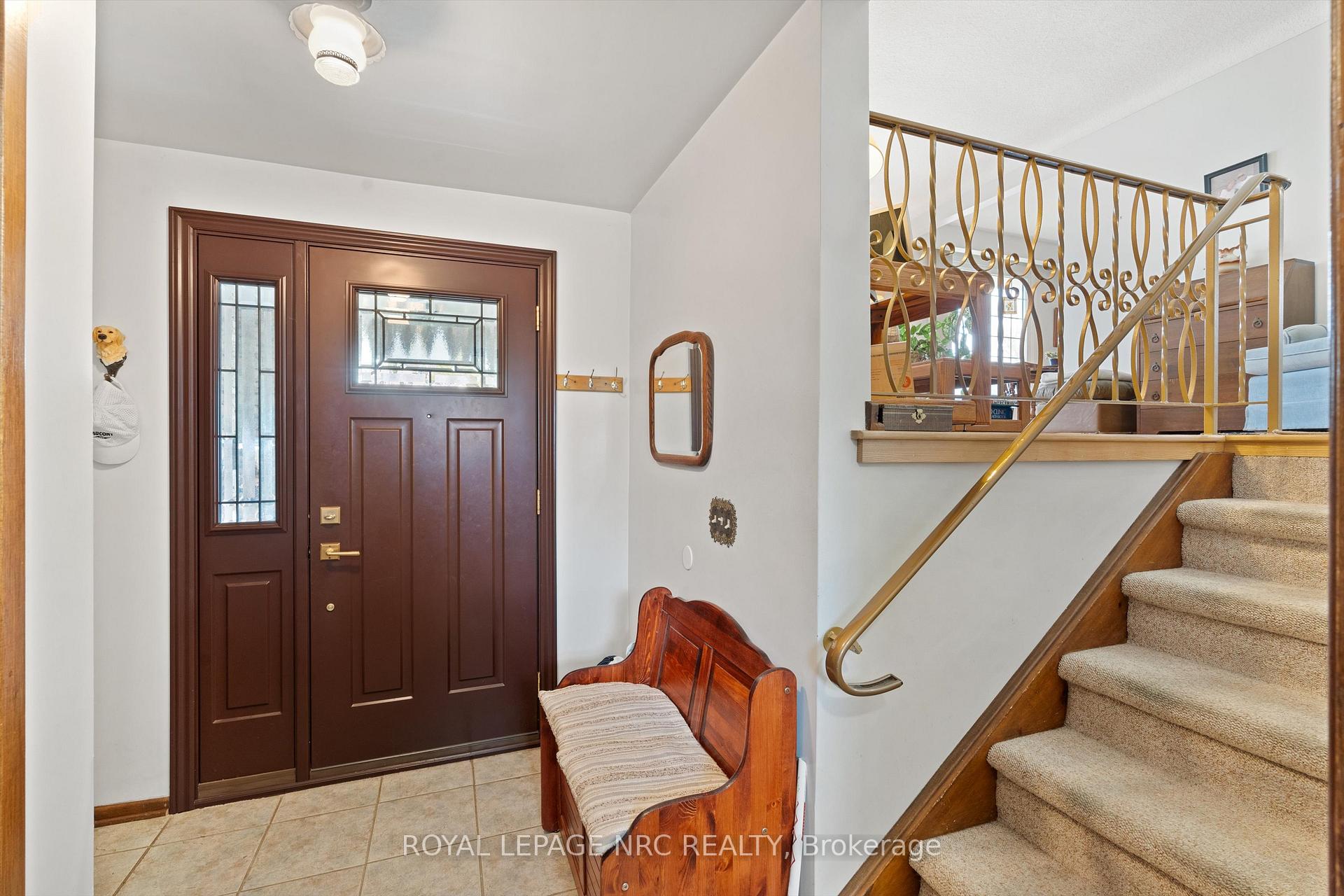 Photo 4 of 9 Pebble Beach Court, St. Catharines, Lakeshore — HOMEH