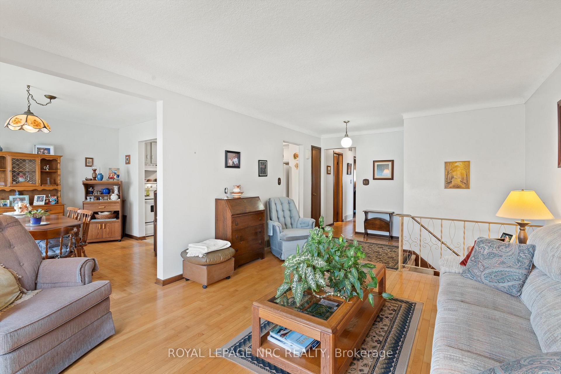 Photo 6 of 9 Pebble Beach Court, St. Catharines, Lakeshore — HOMEH