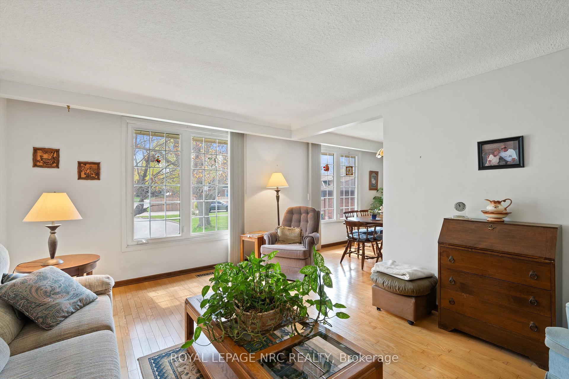 Photo 7 of 9 Pebble Beach Court, St. Catharines, Lakeshore — HOMEH