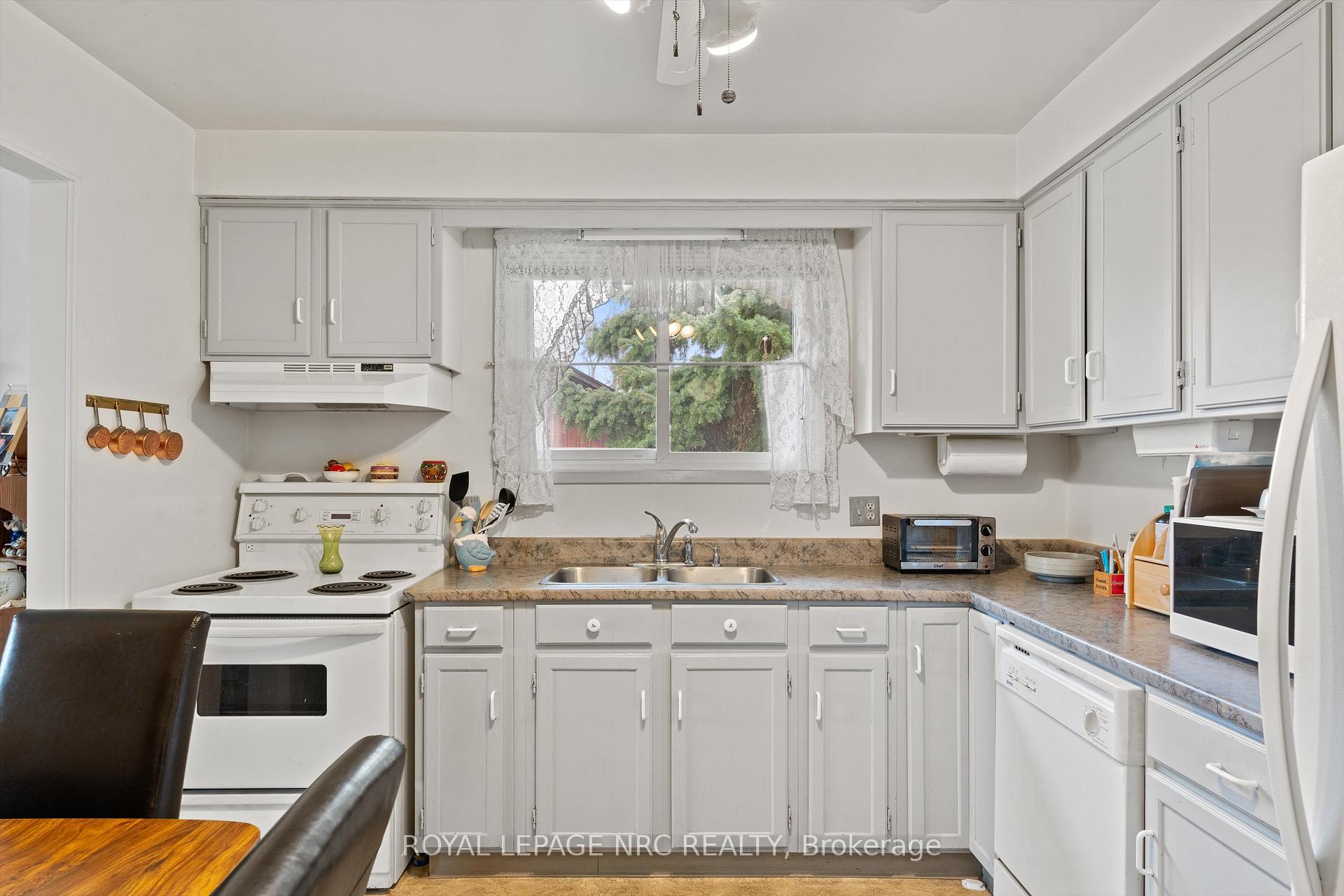 Photo 11 of 9 Pebble Beach Court, St. Catharines, Lakeshore — HOMEH
