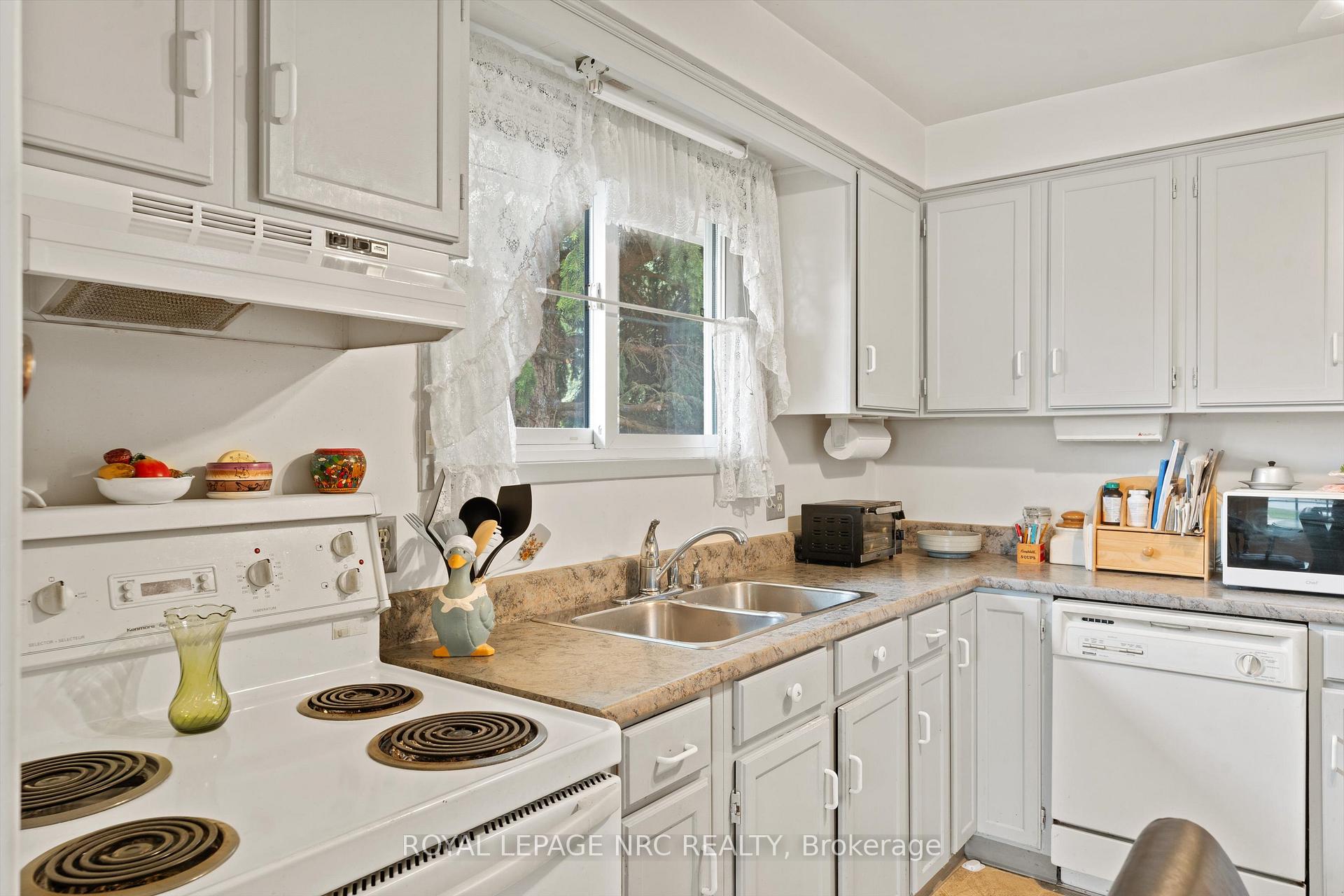 Photo 12 of 9 Pebble Beach Court, St. Catharines, Lakeshore — HOMEH