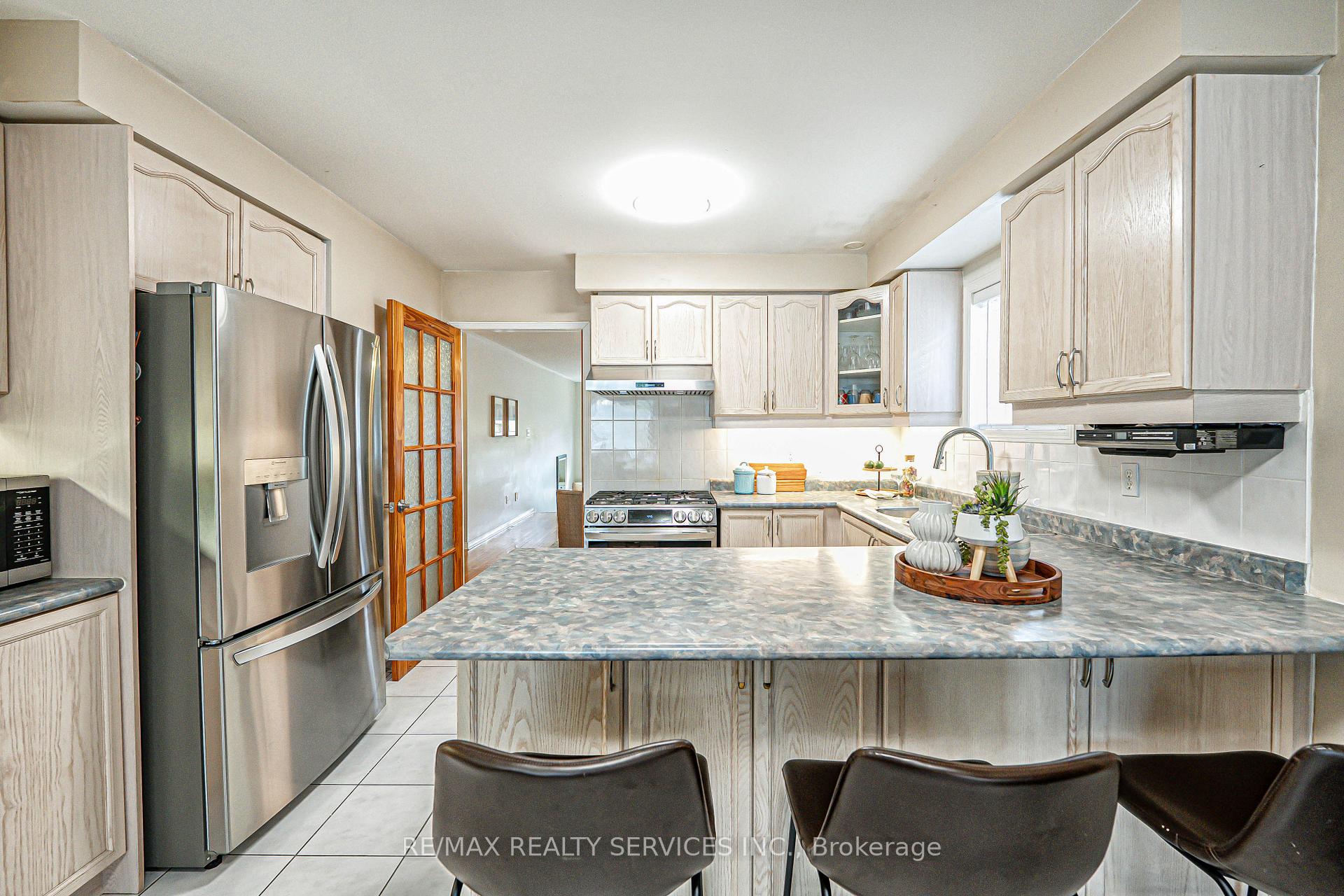 Photo 17 of 196 Van Scott Drive, Brampton, Northwest Sandalwood Parkway — HOMEH