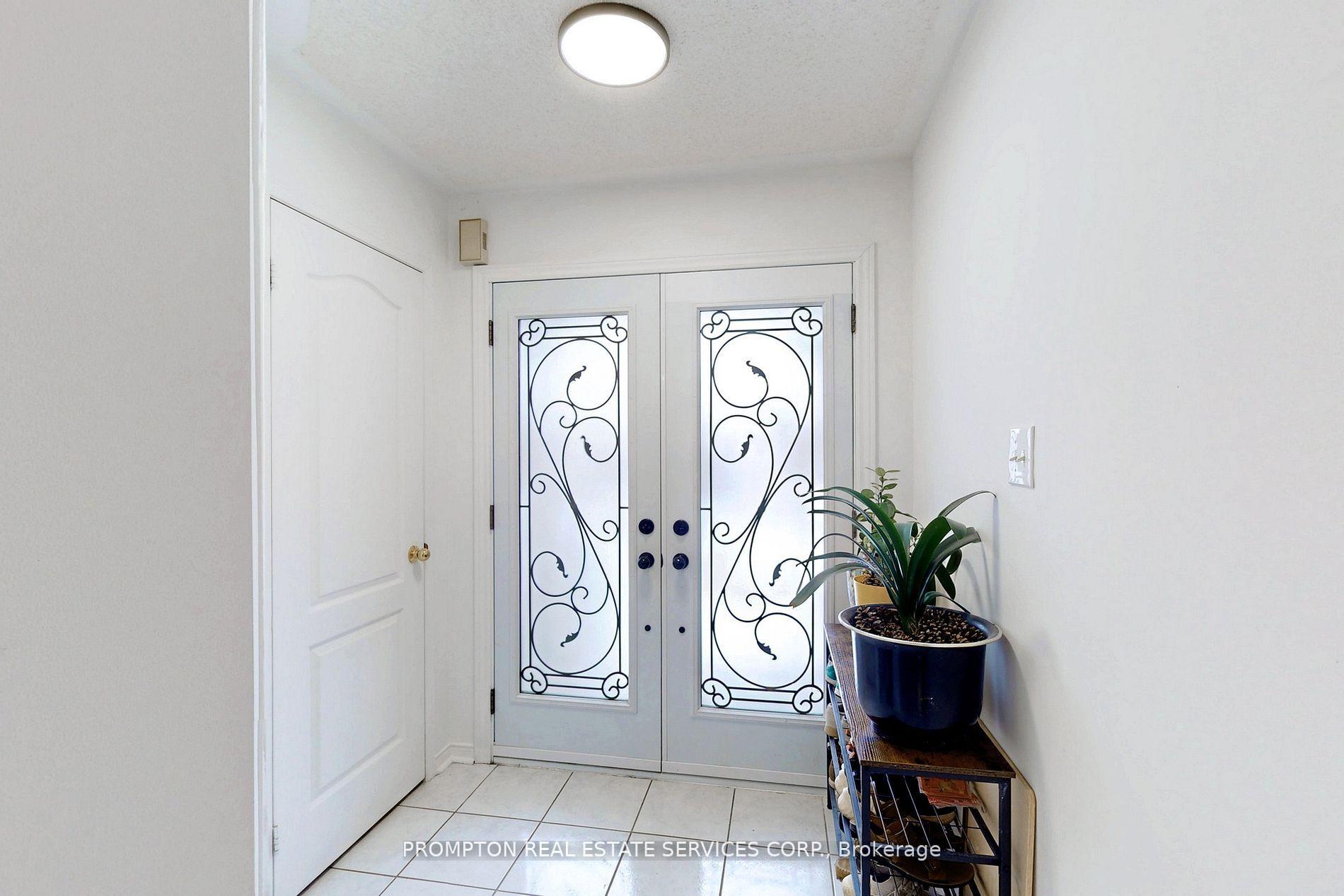 Photo 3 of 118 Sand Cherry Crescent, Brampton, Sandringham-Wellington — HOMEH