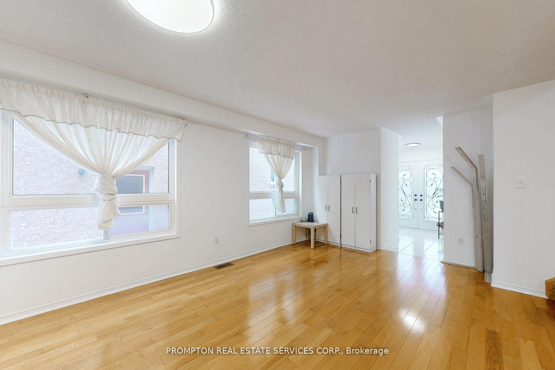 Photo 4 of 118 Sand Cherry Crescent, Brampton, Sandringham-Wellington — HOMEH