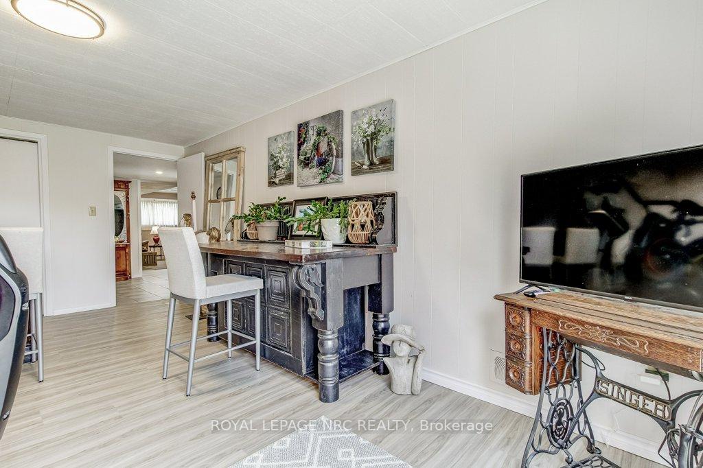 Photo 4 of 20 Royal Henley Boulevard, St. Catharines, Martindale Pond — HOMEH