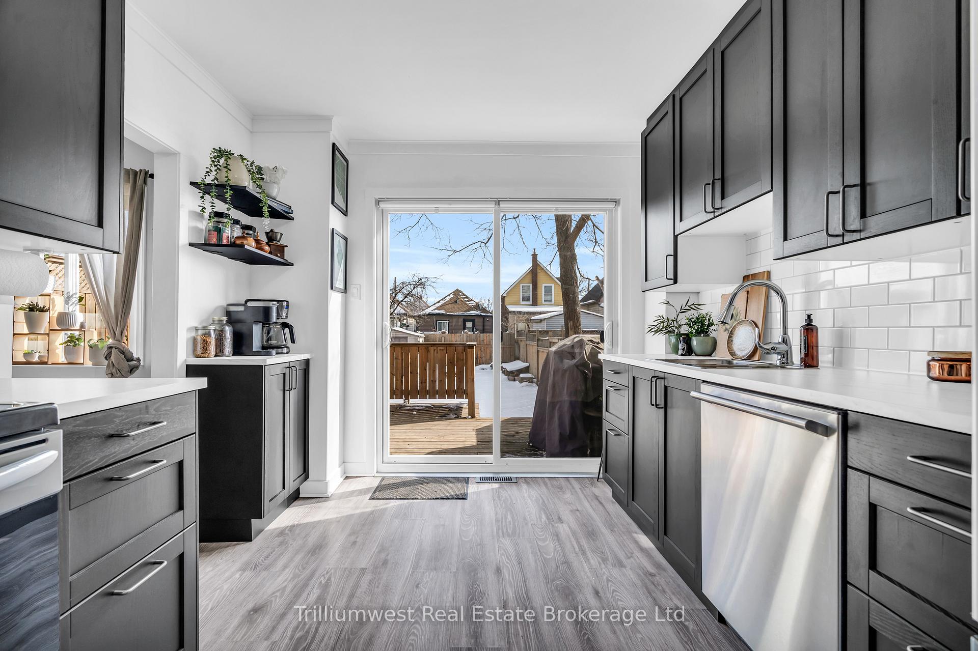 Photo 3 of 368 Avondale Street, Hamilton, Crown Point — HOMEH