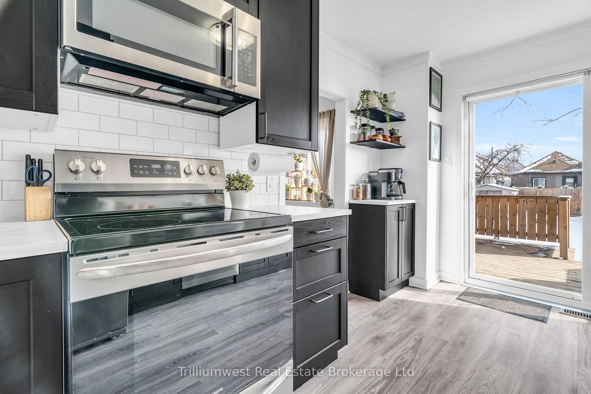 Photo 4 of 368 Avondale Street, Hamilton, Crown Point — HOMEH