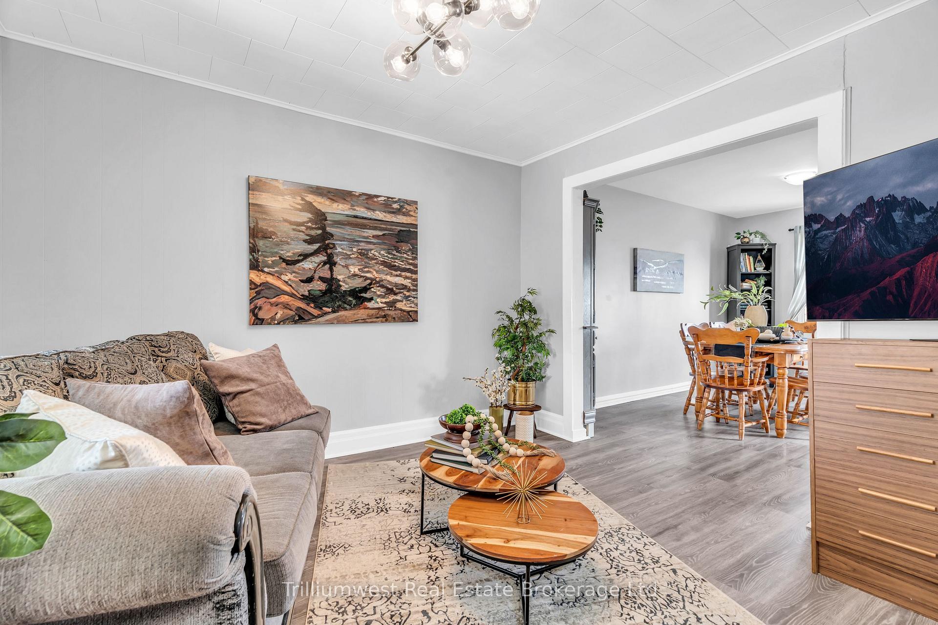Photo 7 of 368 Avondale Street, Hamilton, Crown Point — HOMEH