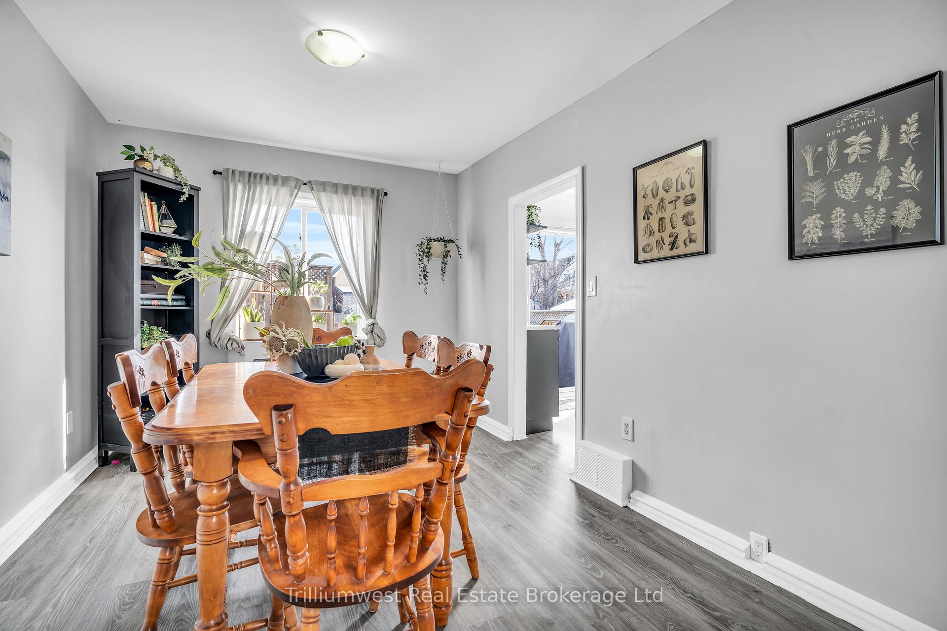 Photo 10 of 368 Avondale Street, Hamilton, Crown Point — HOMEH