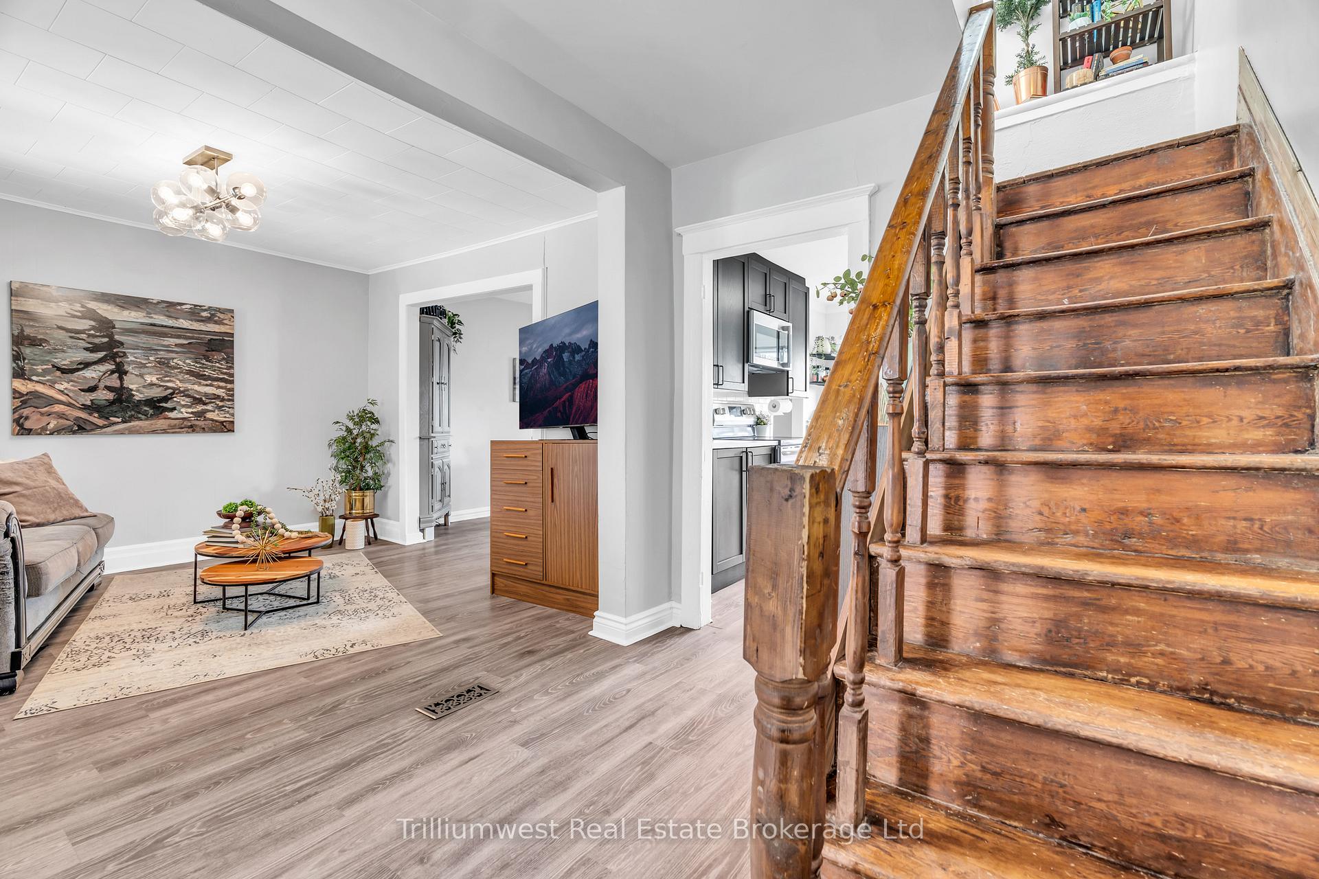 Photo 12 of 368 Avondale Street, Hamilton, Crown Point — HOMEH