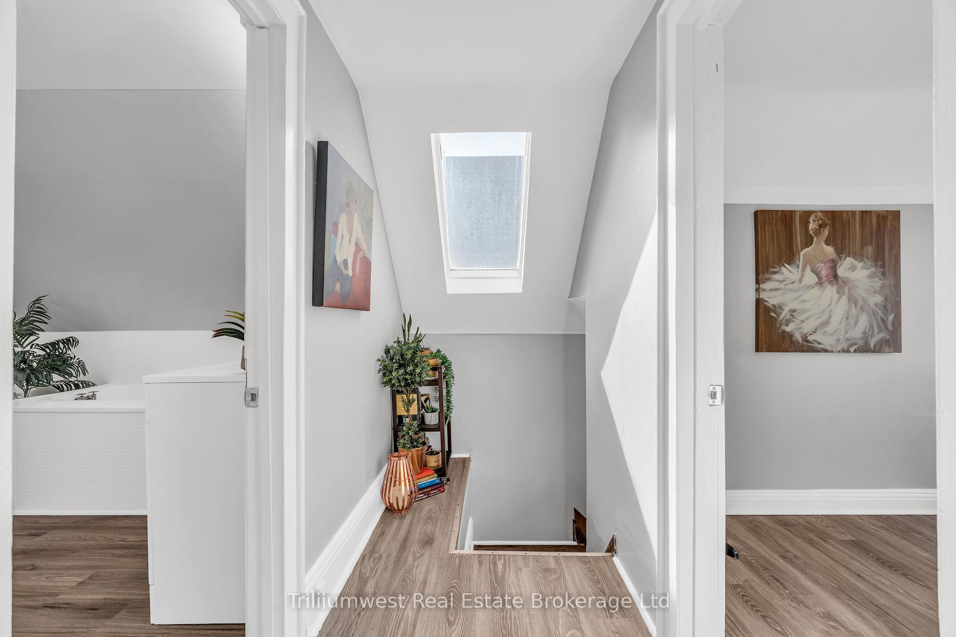 Photo 13 of 368 Avondale Street, Hamilton, Crown Point — HOMEH