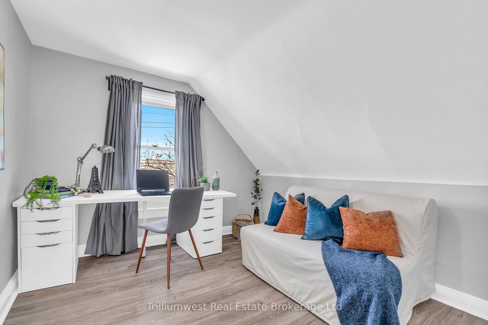 Photo 16 of 368 Avondale Street, Hamilton, Crown Point — HOMEH