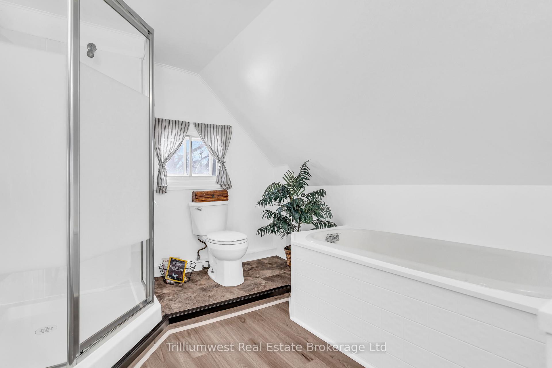 Photo 18 of 368 Avondale Street, Hamilton, Crown Point — HOMEH
