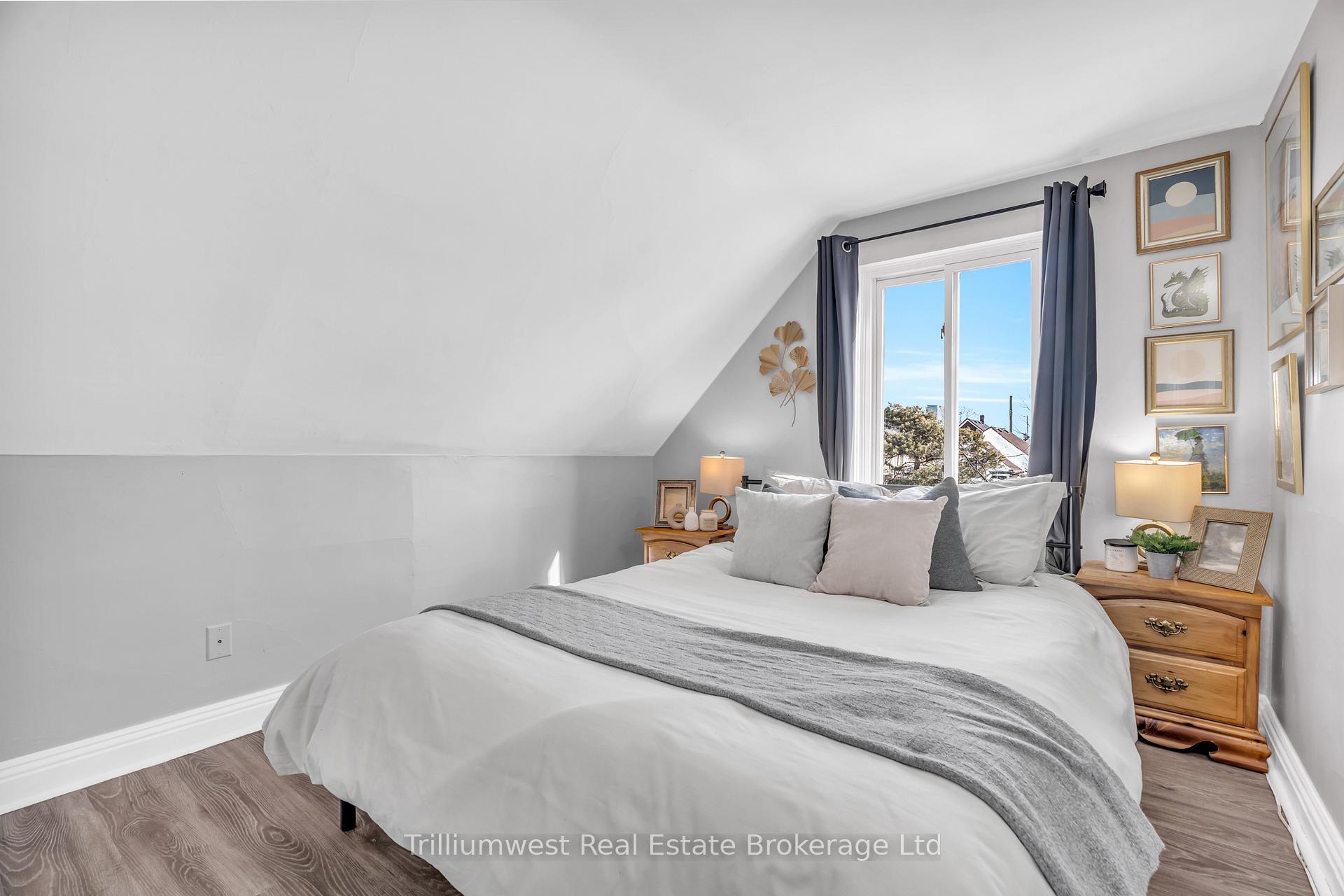 Photo 20 of 368 Avondale Street, Hamilton, Crown Point — HOMEH
