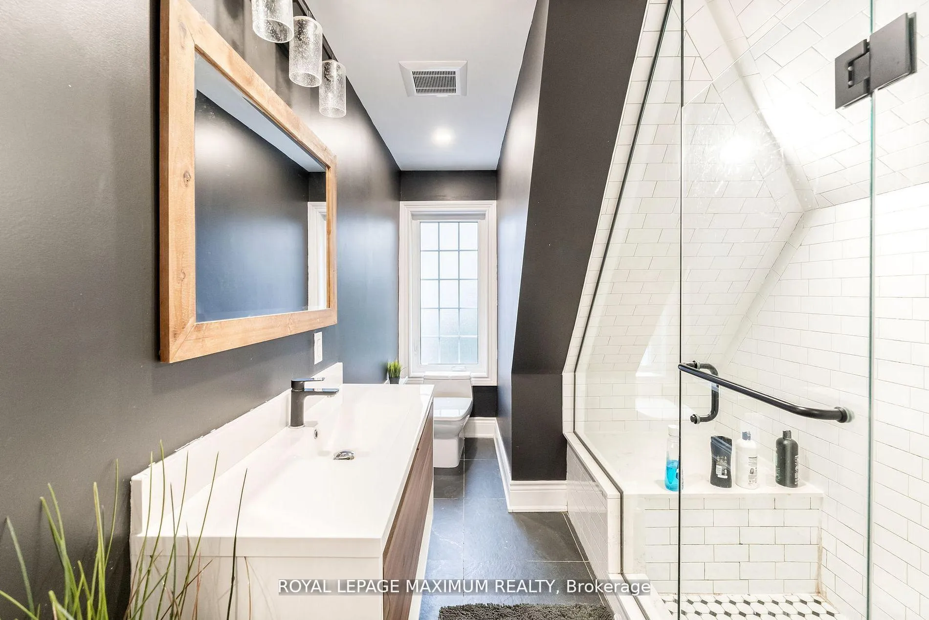 Photo 31 of 14 Pine Grove Road, Vaughan, East Woodbridge — HOMEH